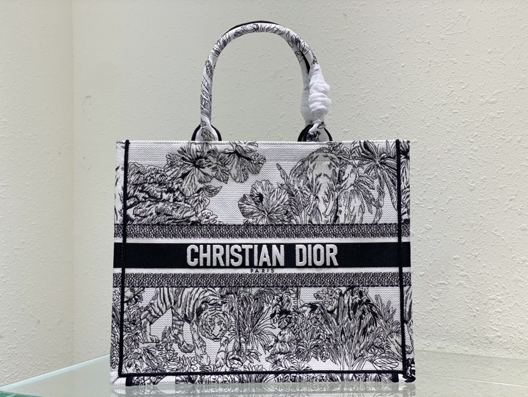 Large D10r Book Tote