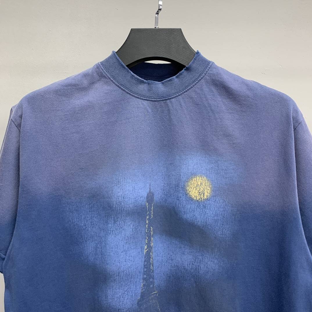 Ba1en*iaga Night View Tower T-shirt