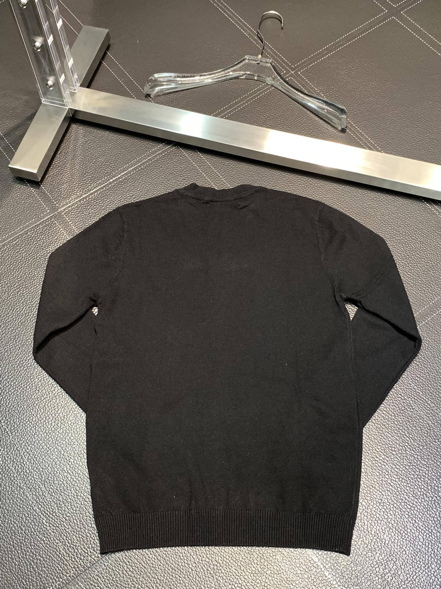 Pra*a casual sweater