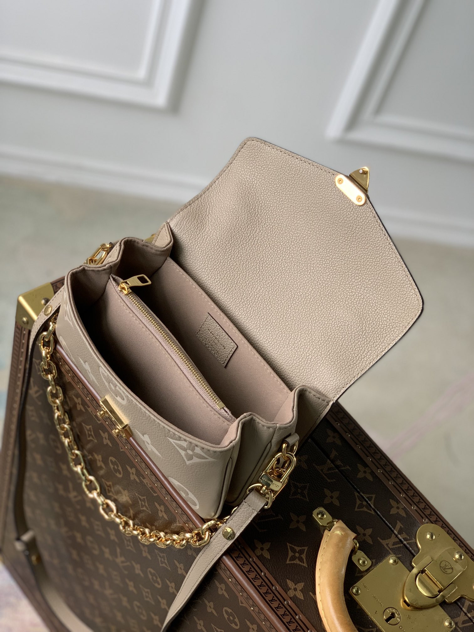 L0vis Vvtt0n Pochette Métis East West Bag