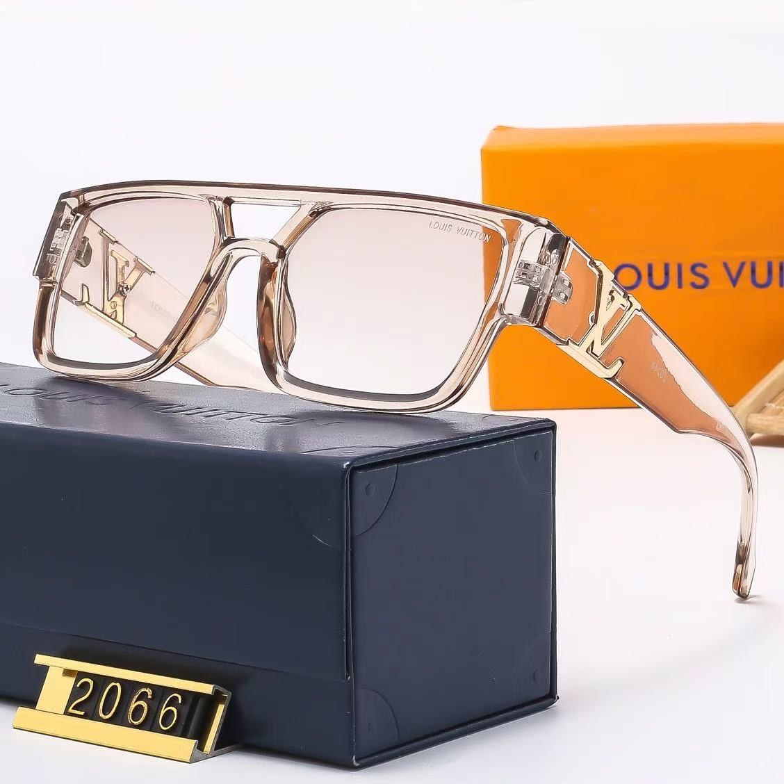 L0vis Vvtt0n Sung lasses