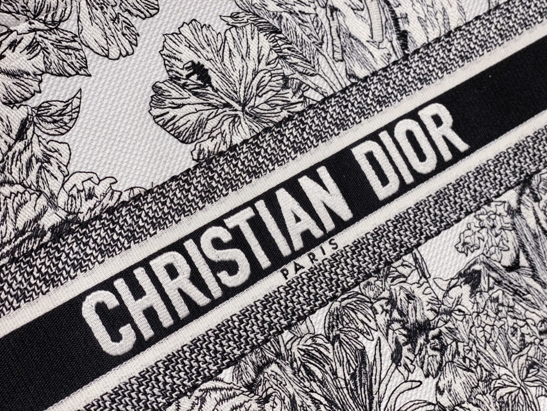 Large D10r Book Tote