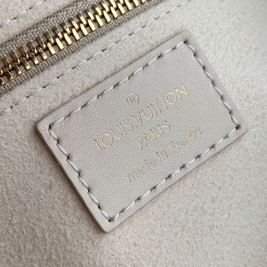 L0vis Vvtt0n Petite Malle Souple Bag