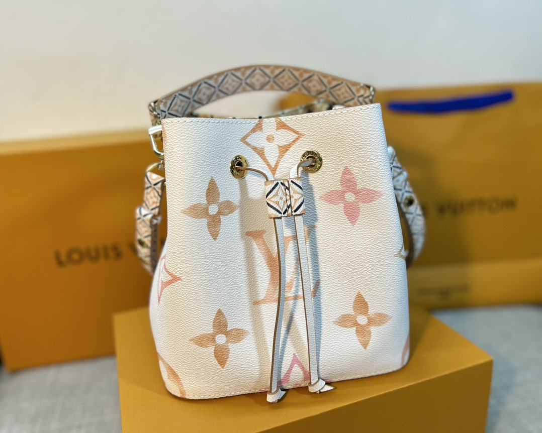 L0vis Vvtt0n Néonoé Bag