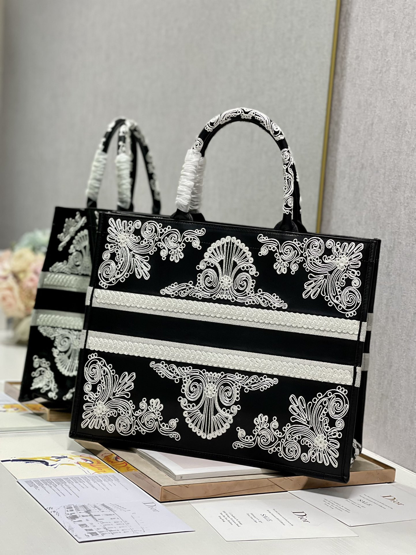 Medium D10r Book Tote