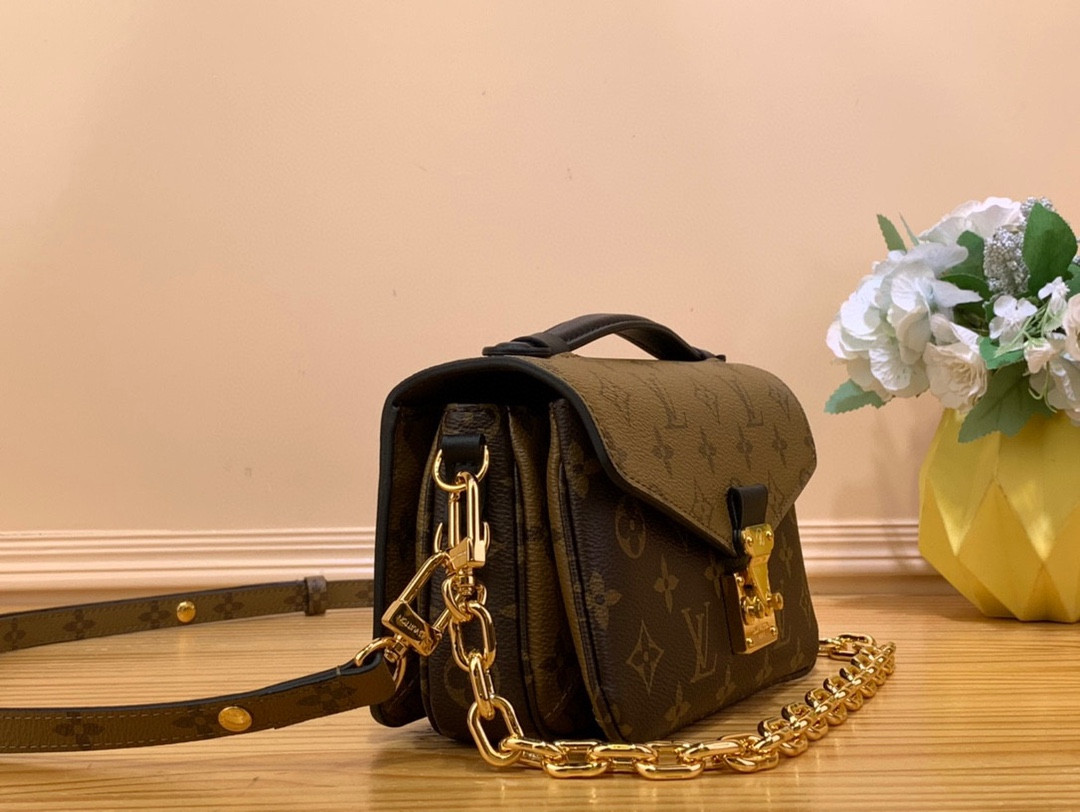 L0vis Vvtt0n Pochette Métis East West Bag