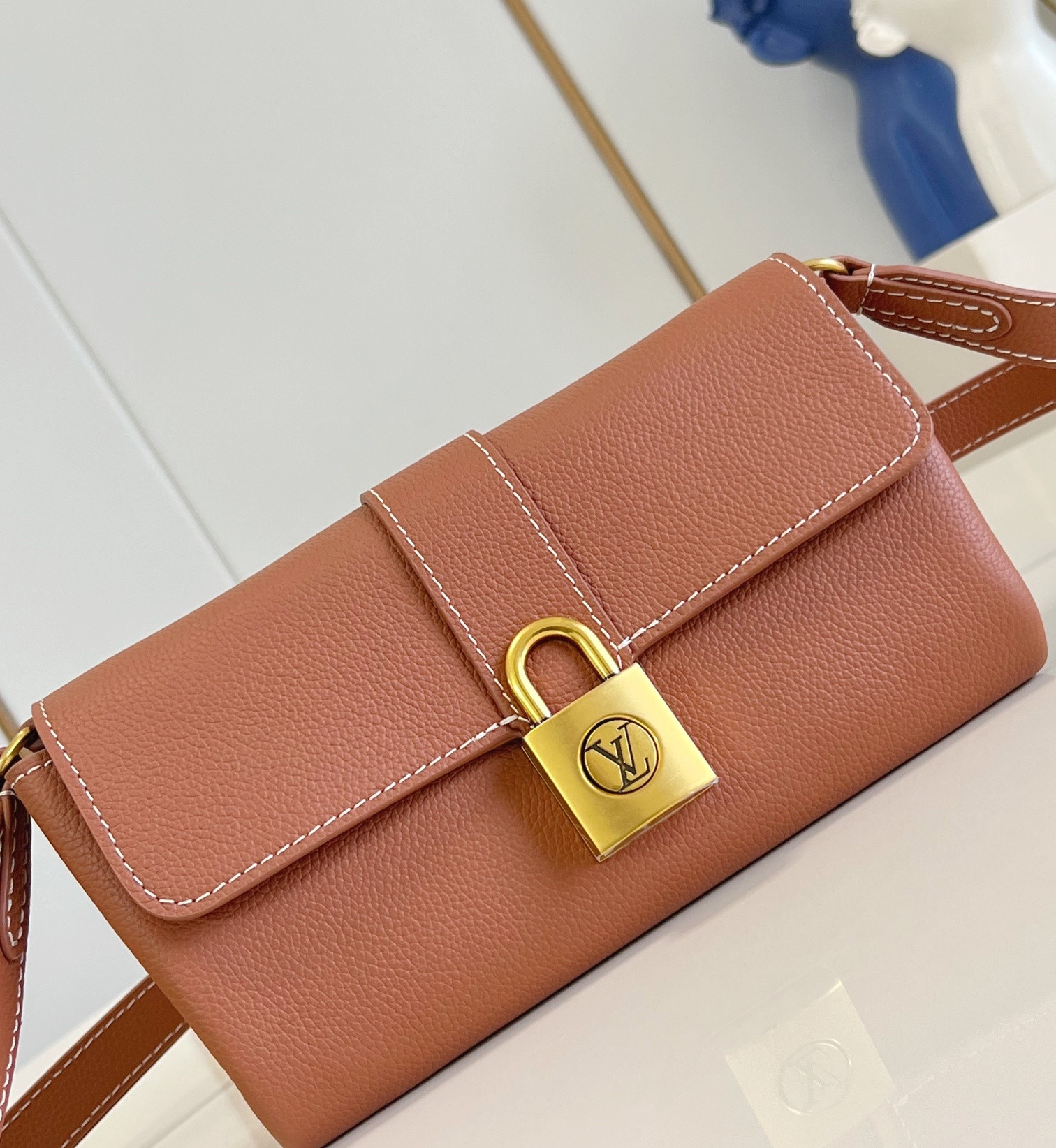 L0vis Vvtt0n Wallet On Chain Handbag