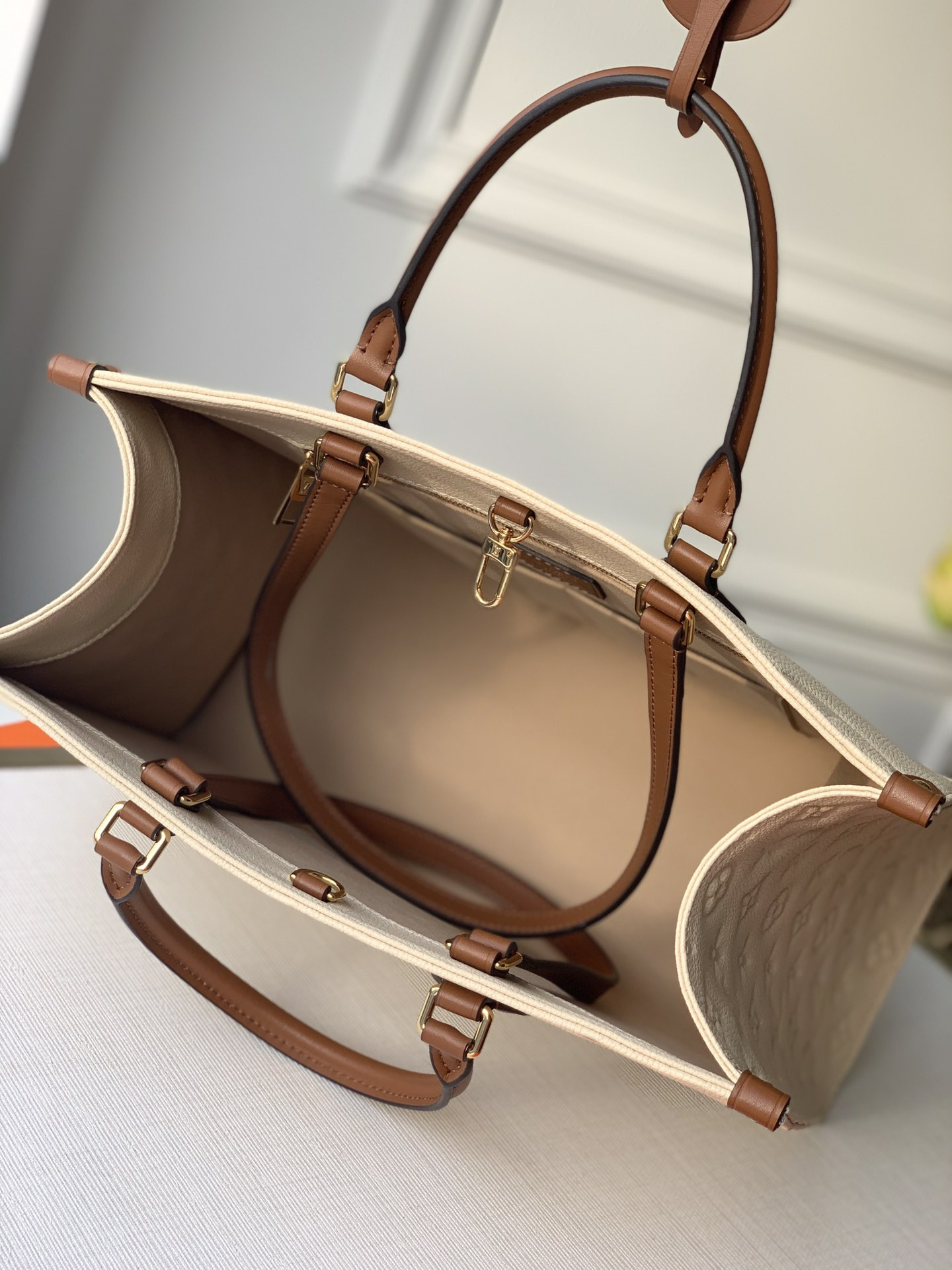 L0vis Vvtt0n Onthego Bag