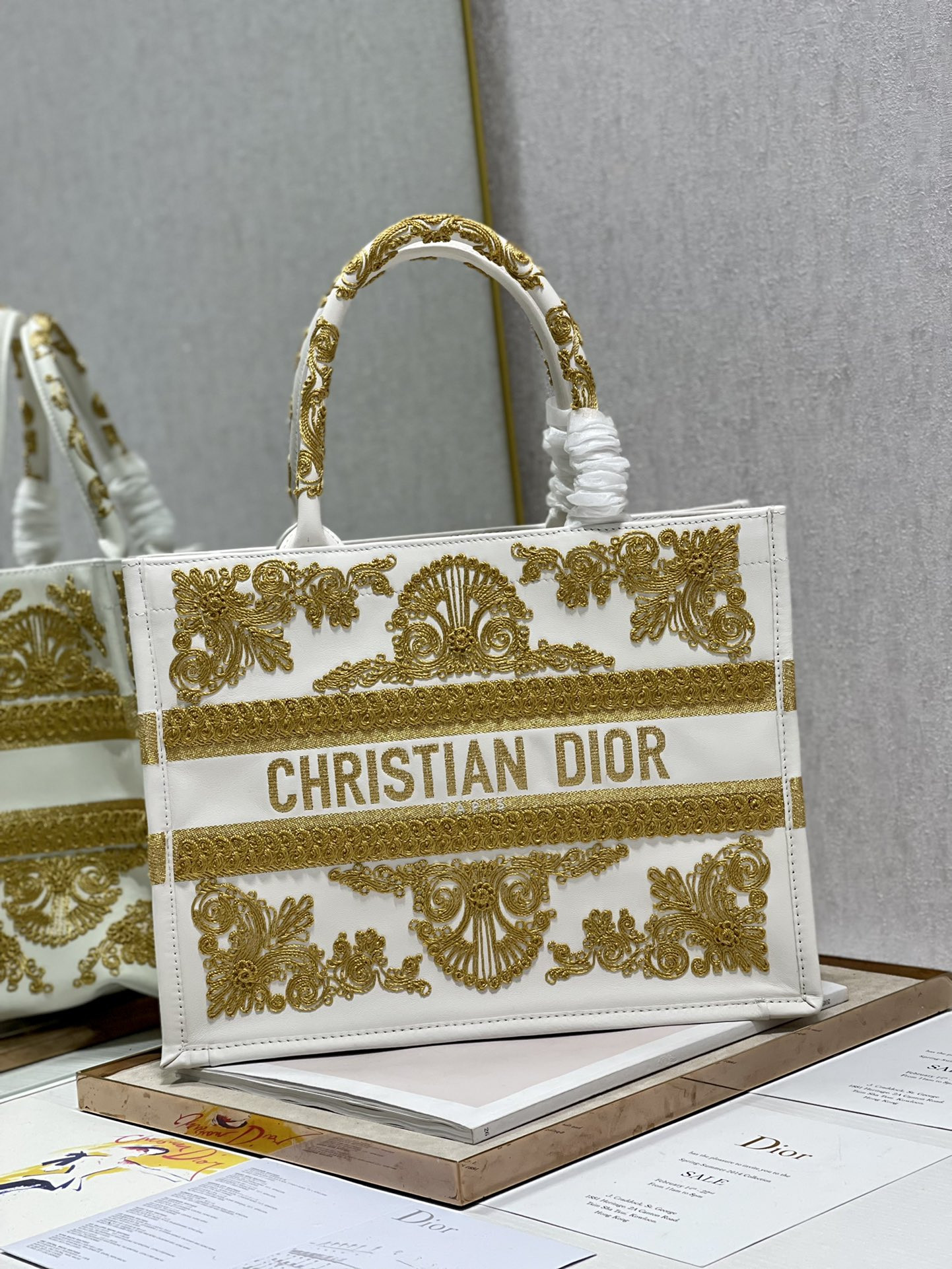 Medium D10r Book Tote