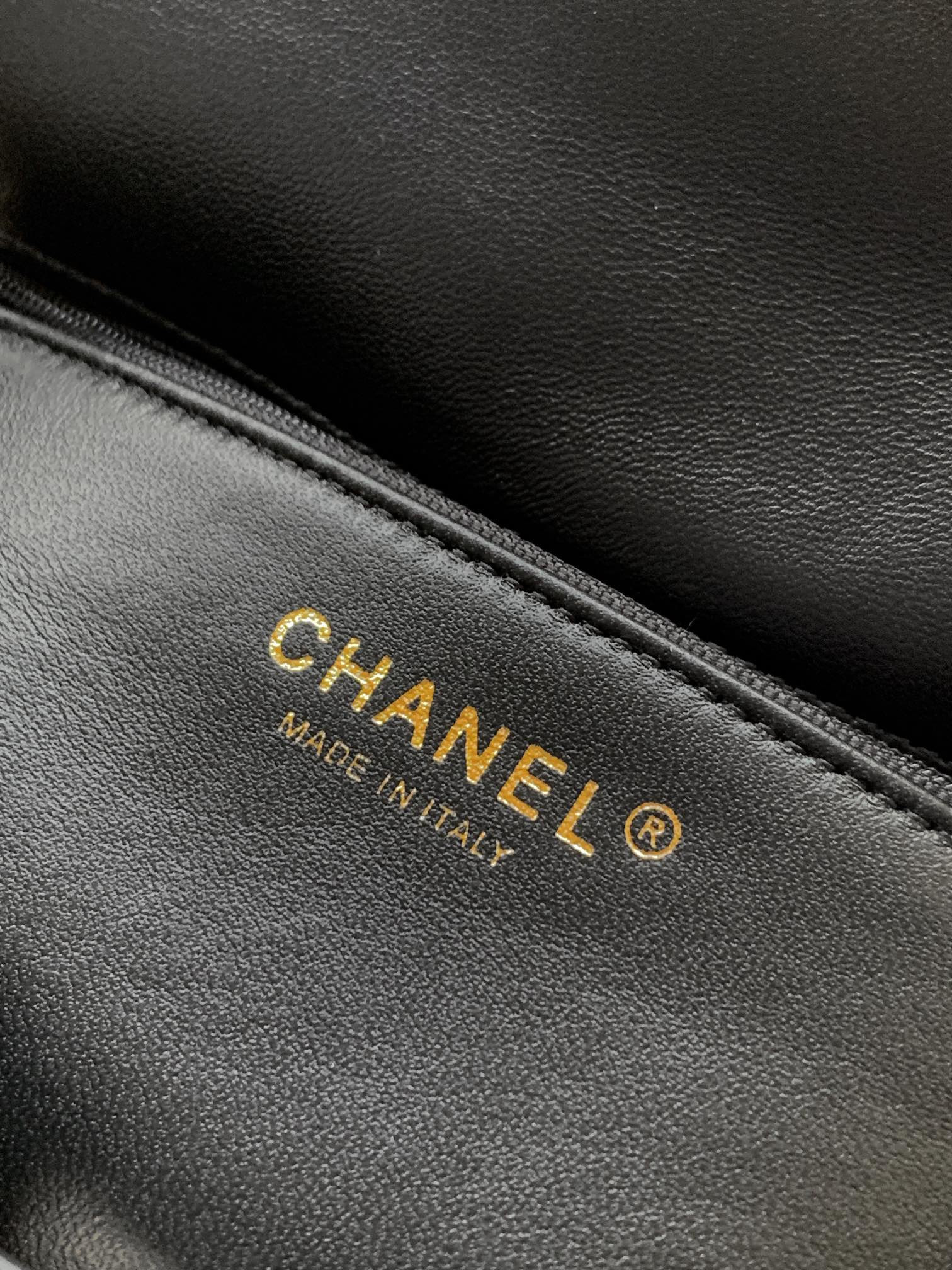 Ch**el 25p Classic Hand Bag With Gold Handware