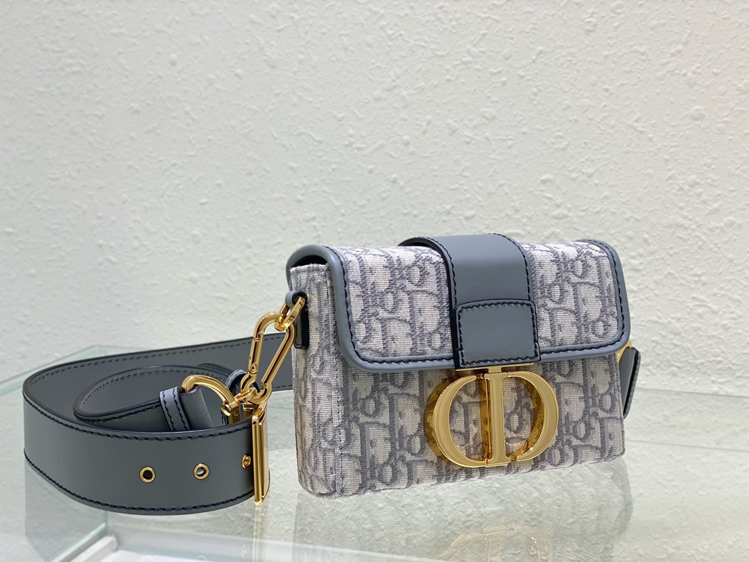 30 Montaigne Box Bag