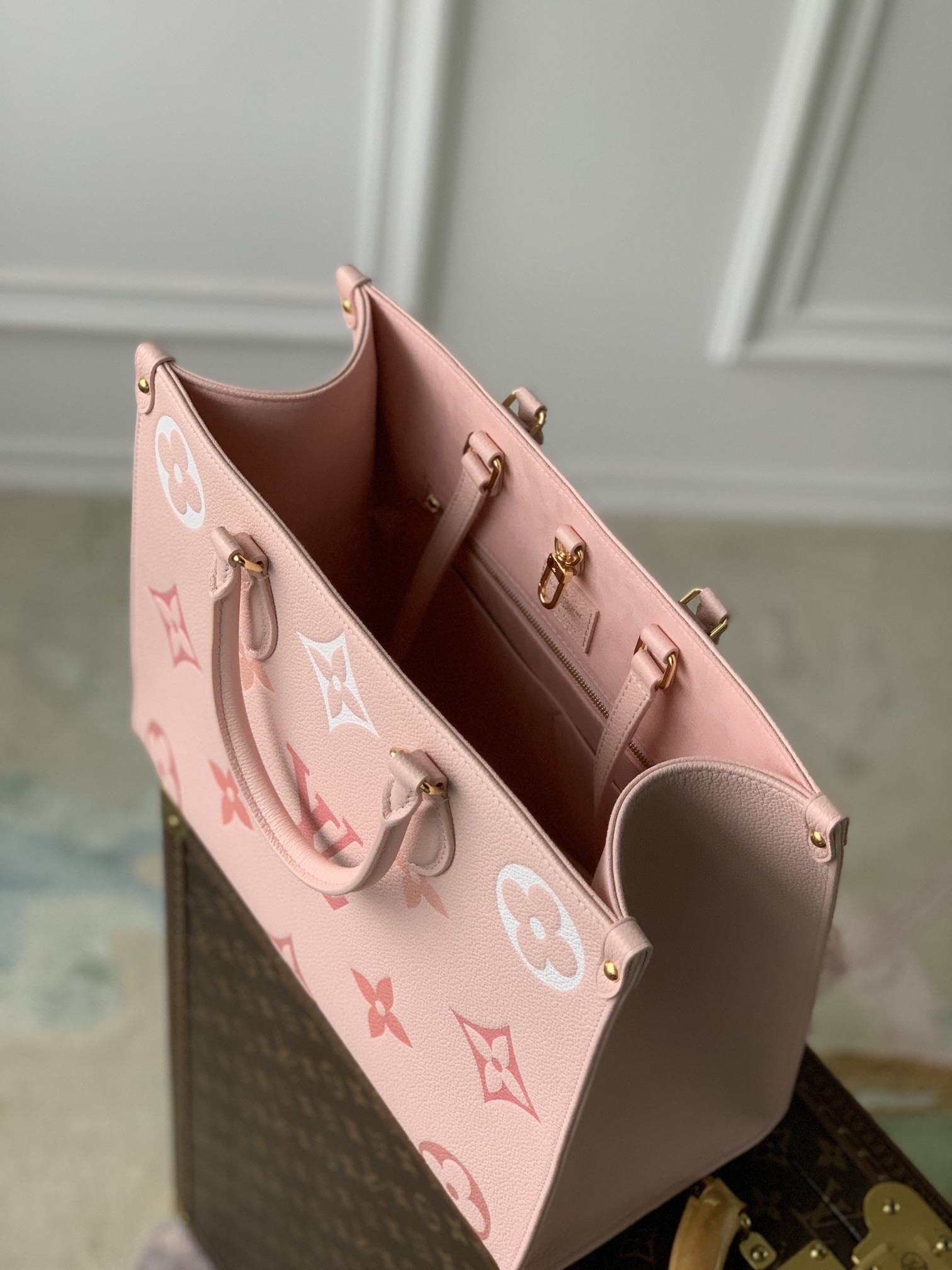 L0vis Vvtt0n Onthego Bag