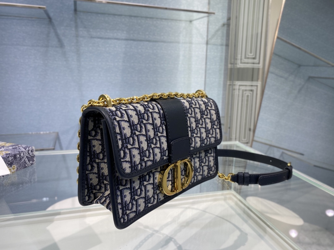 30 Montaigne Chain Bag