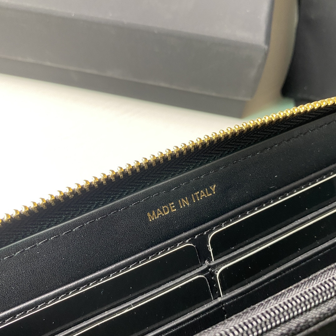 Chanle Zipped Wallet