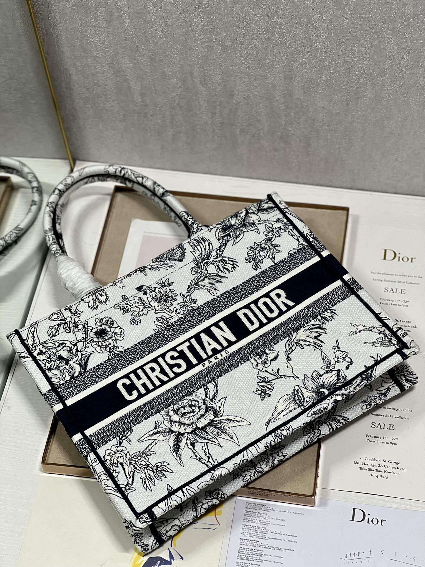 Medium D10r Book Tote