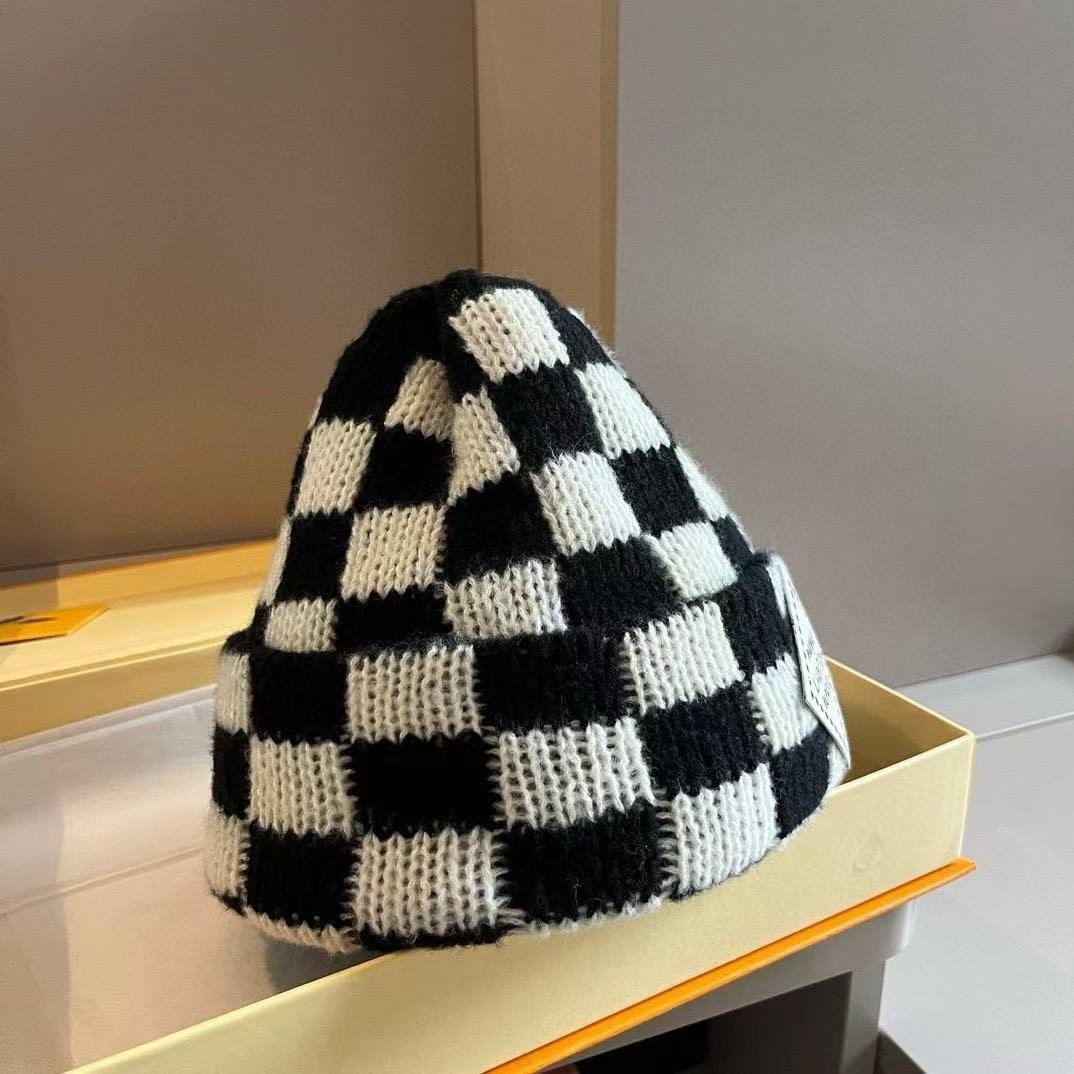 [#4094] L0vis Vvtt0n autumn and wi nter new checkered knitted hat