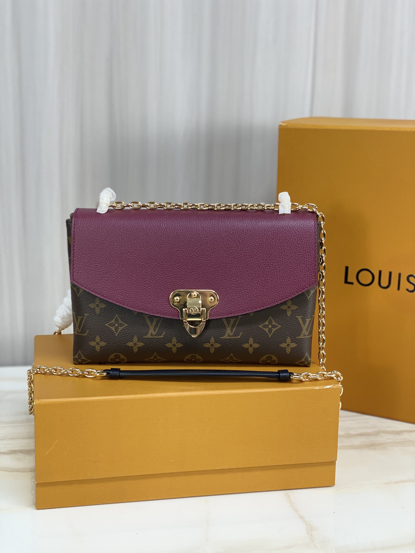 L0vis Vvtt0n Saint Placide Chain Bag