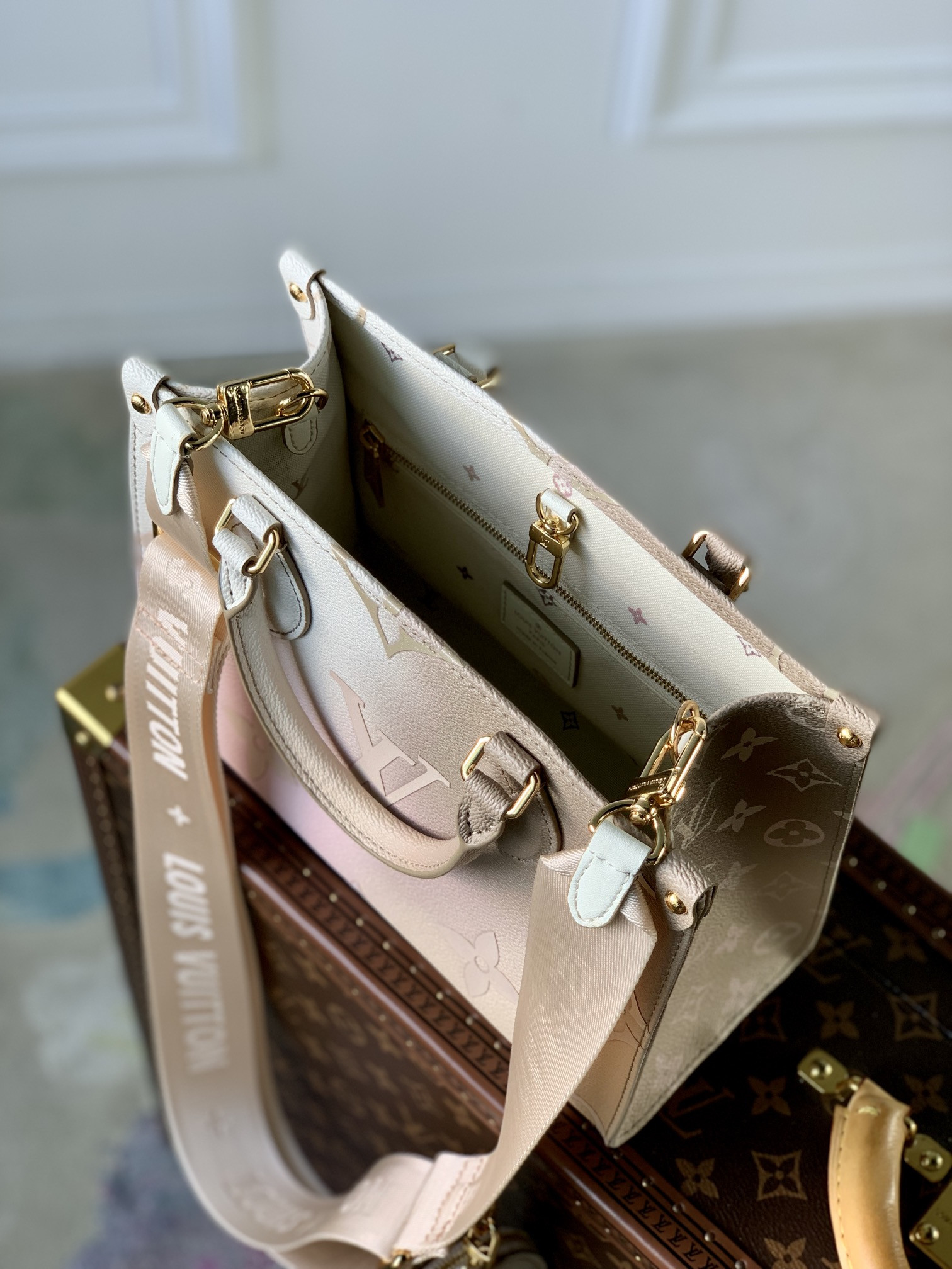 L0vis Vvtt0n Onthego Bag