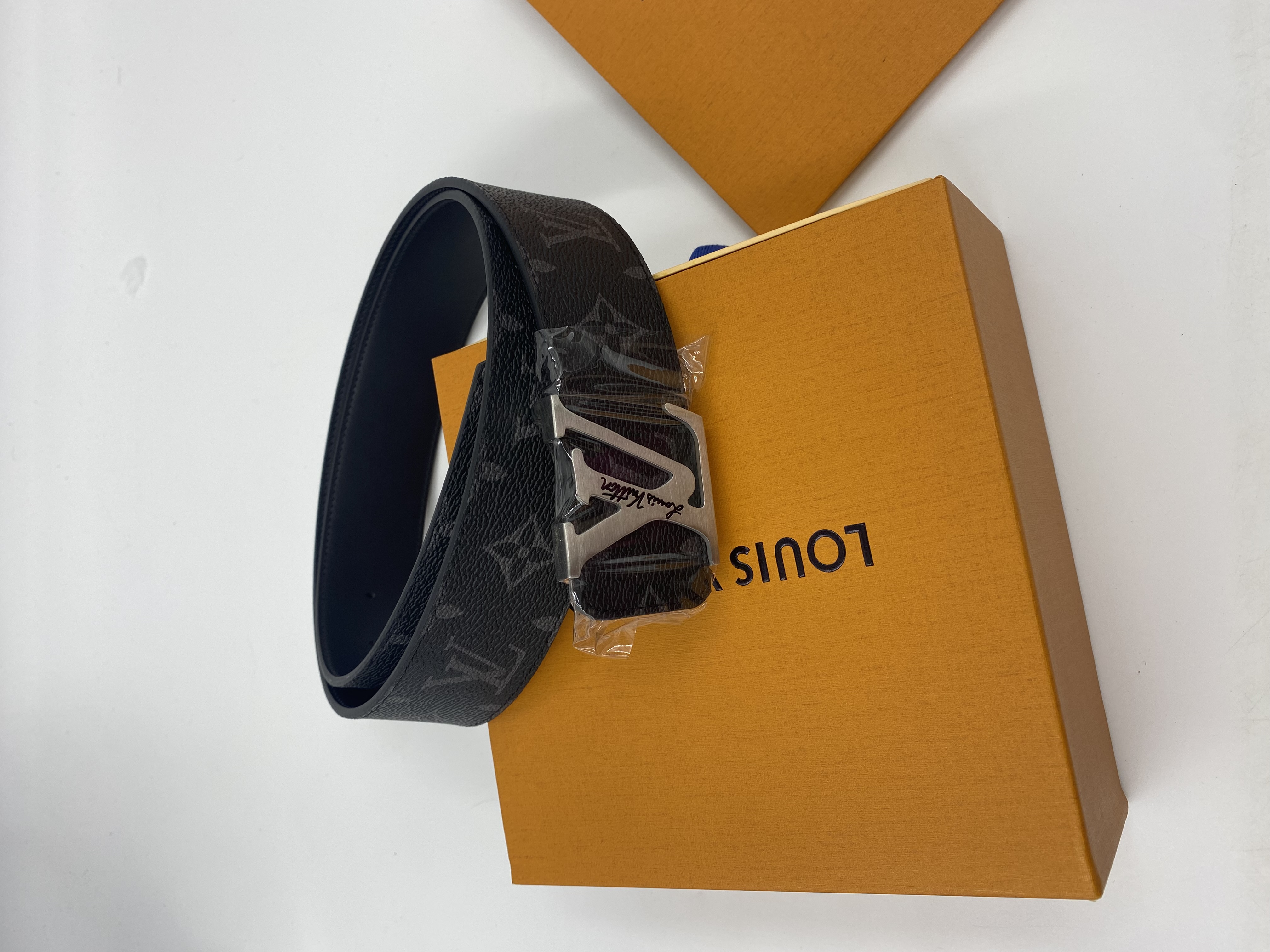 L0vis Vvtt0n Belt 000150