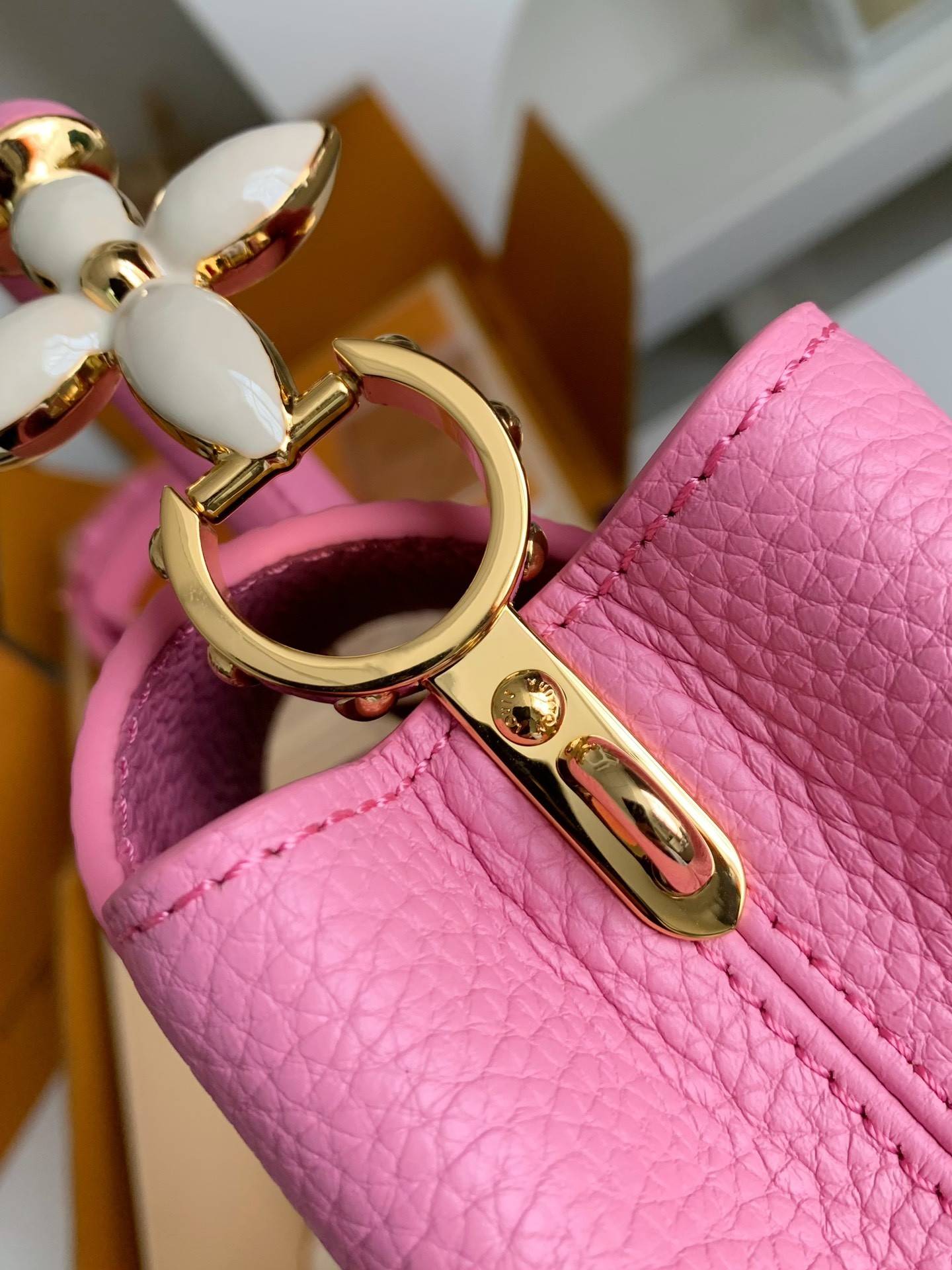 L*V Capucines BB Handbags Size：21*14*8cm