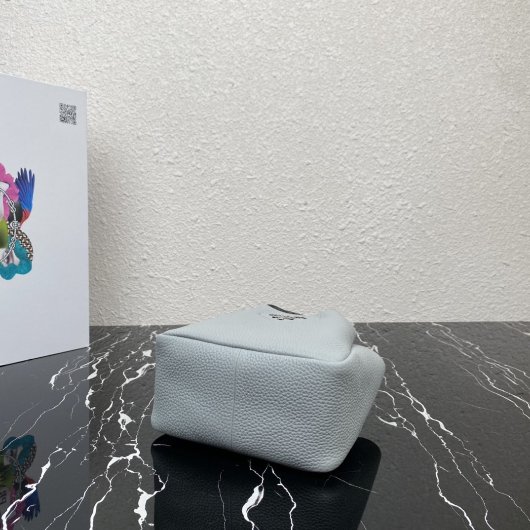 Pra*a Crochet Tote Bag