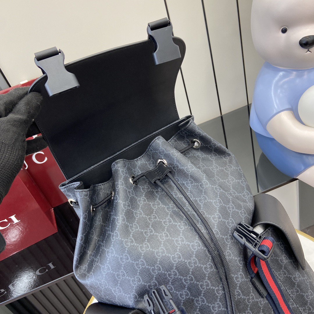 Gvc*1 Backpack Model: 495563. Size: 34*42*16cm