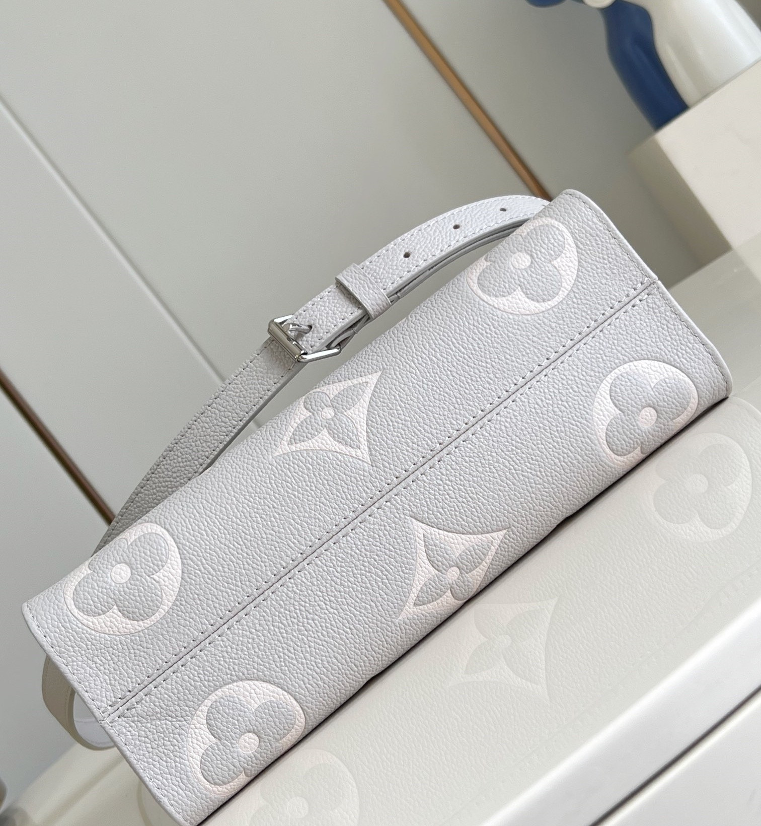 L0vis Vvtt0n Onthego East West Handbag