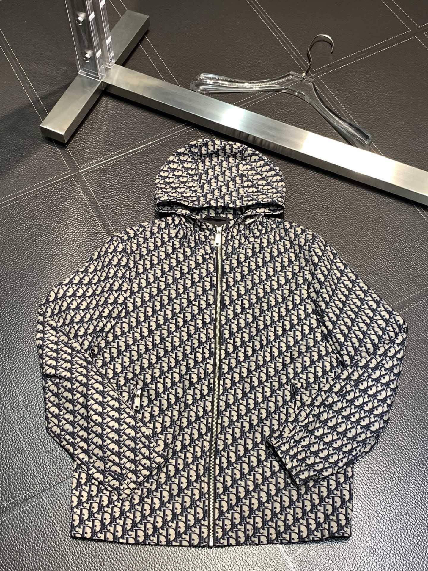 D10r hooded windbreaker jacket