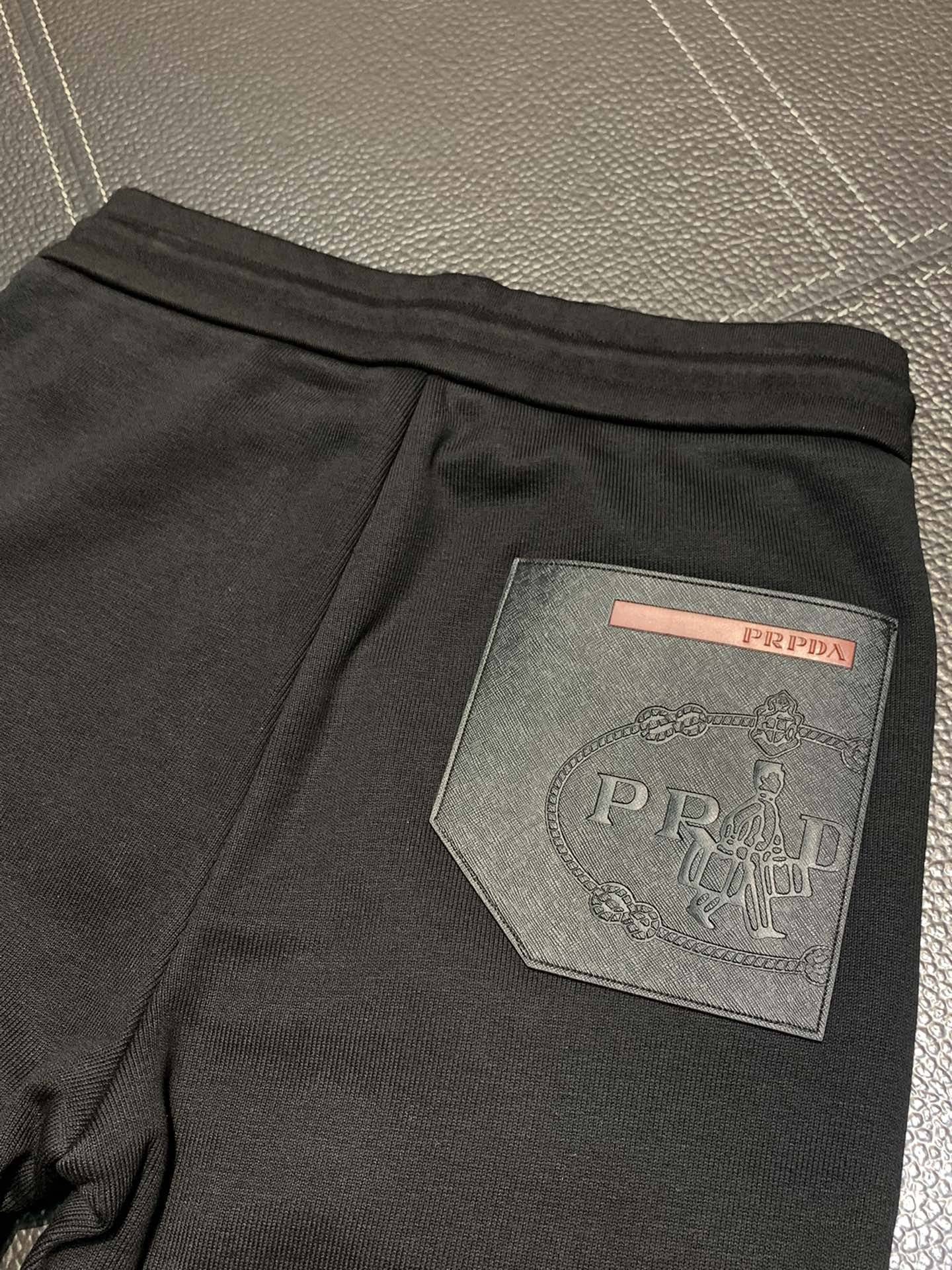 Pra*a Casual trousers