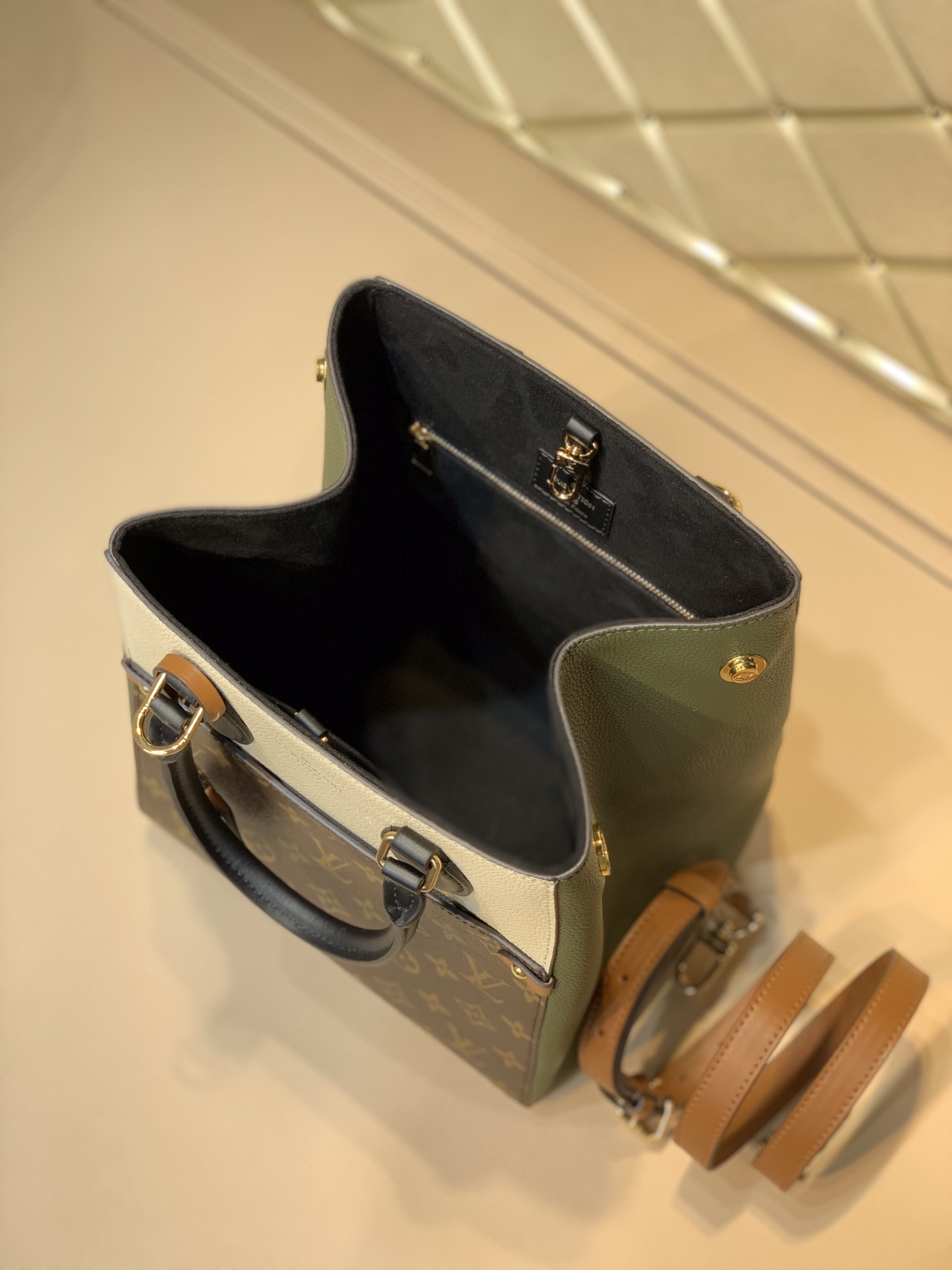 L0vis Vvtt0n Fold Tote Bag