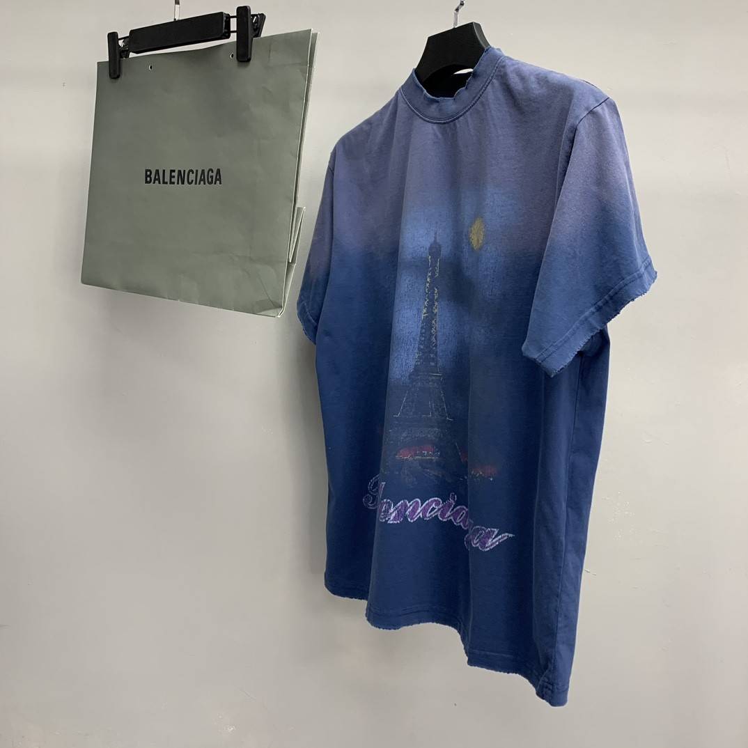 Ba1en*iaga Night View Tower T-shirt