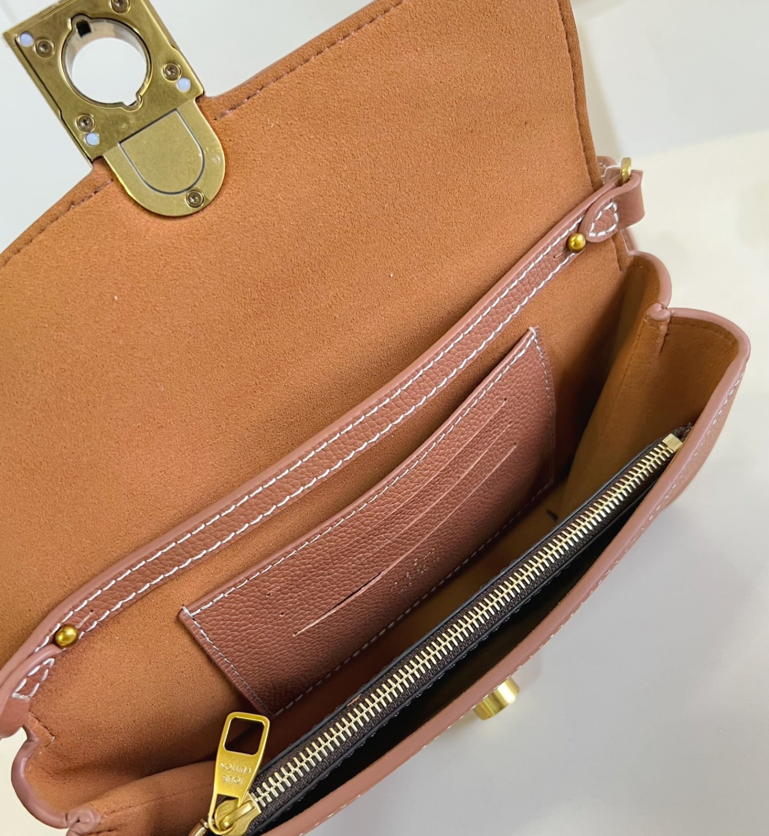 L0vis Vvtt0n Wallet On Chain Handbag