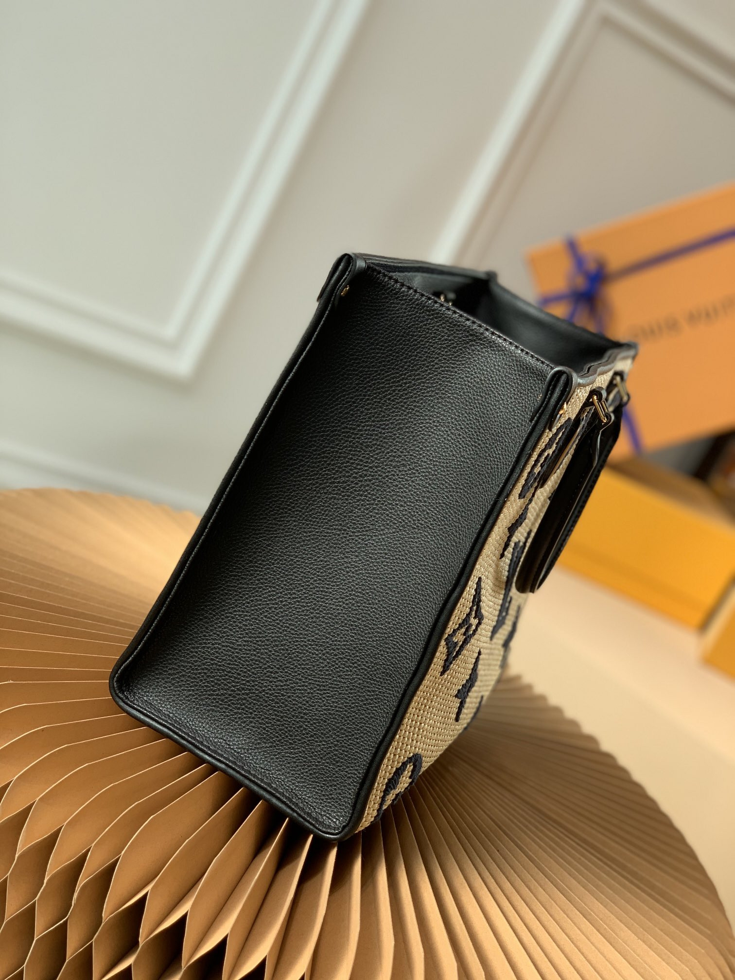 L0vis Vvtt0n Onthego Bag