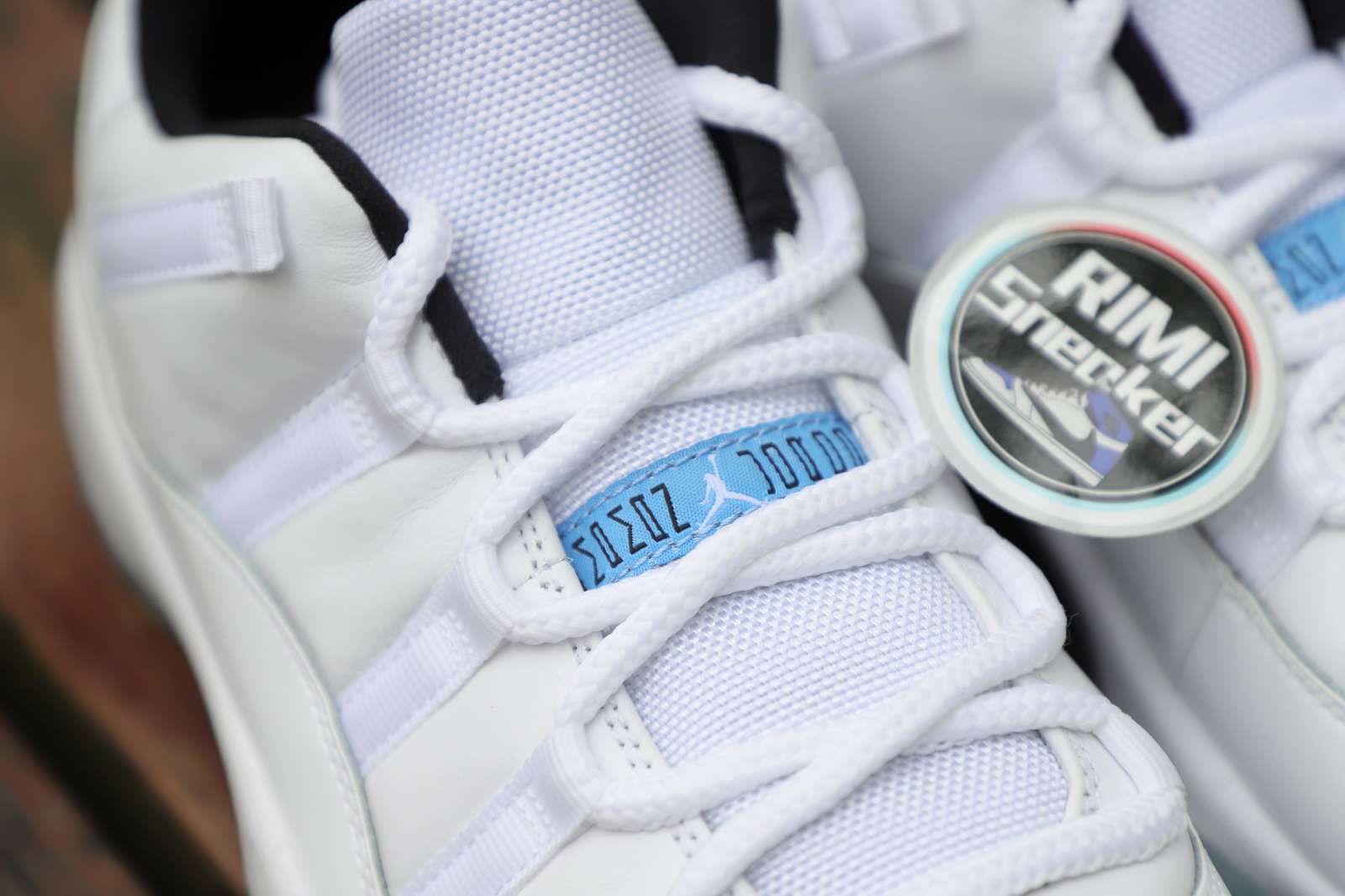 AIR JORDAN 11 RETRO LOW LEGEND BLUE  AV2187-117