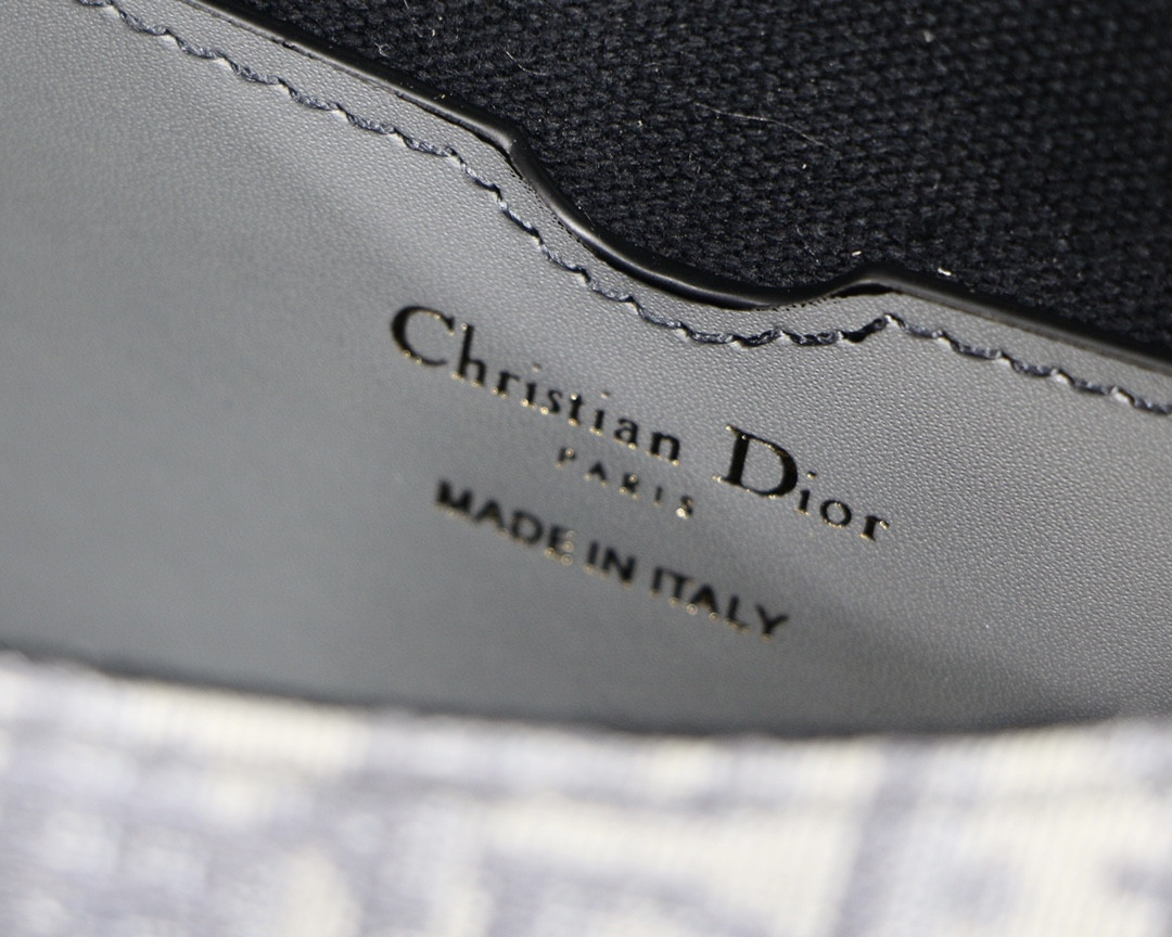 Medium D10r Bobby Bag