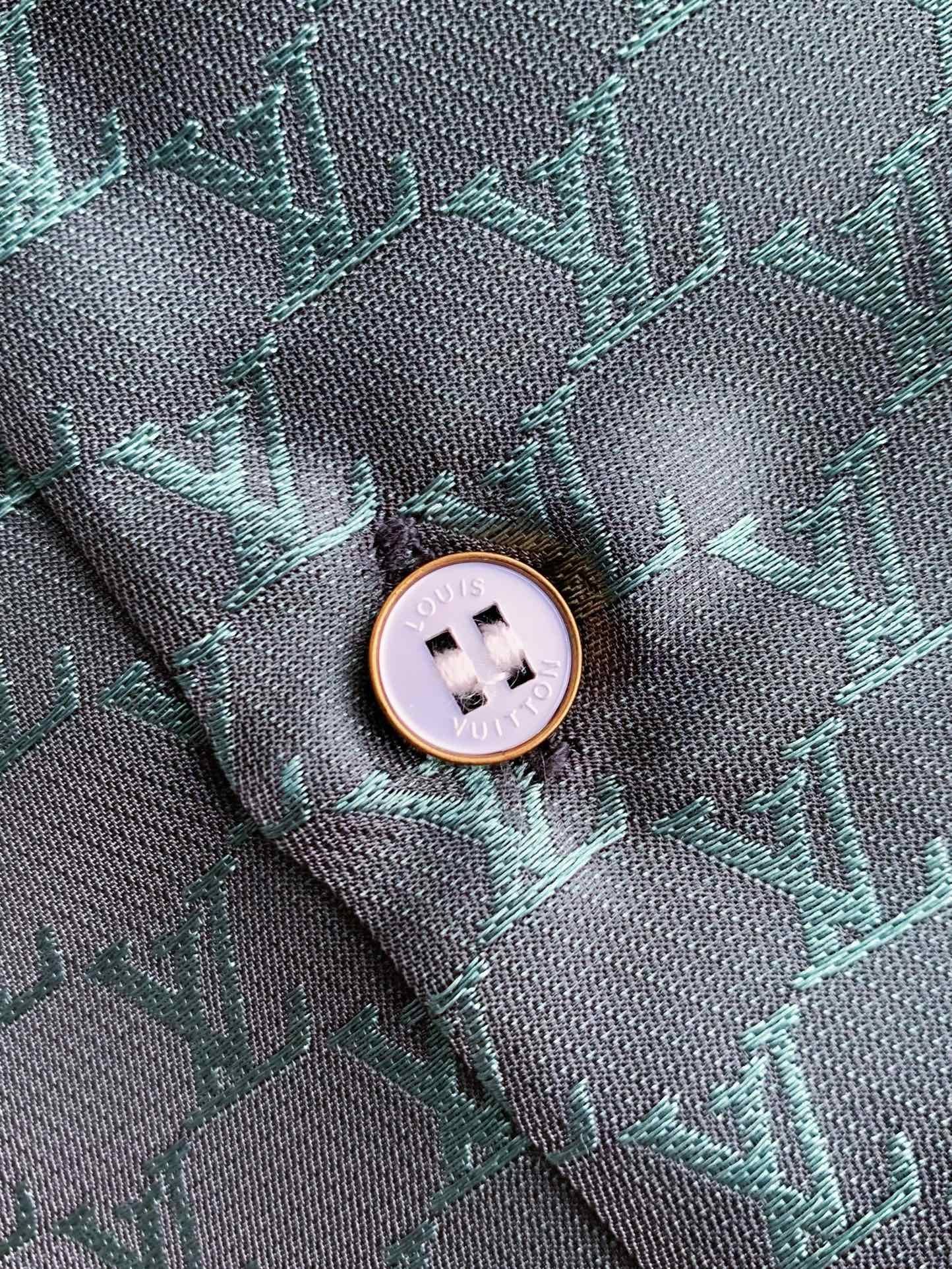 L0vis Vvtt0n  Shirts