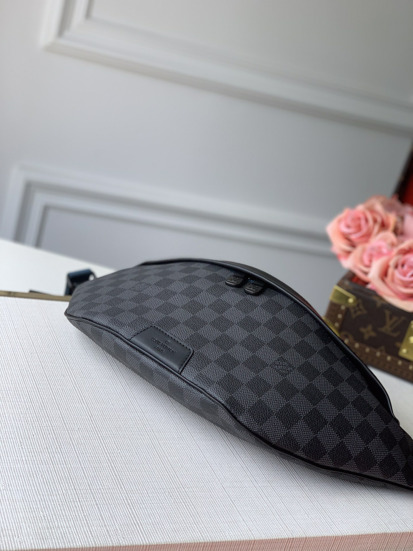 L0vis Vvtt0n Discovery Bag