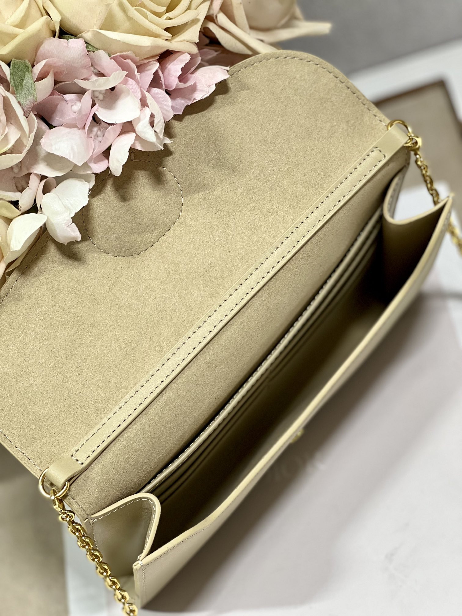 D10r Bobby East-west Pouch With Chain