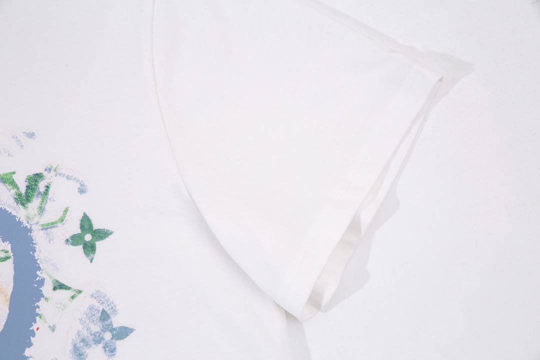 L0vis Vvtt0n 230,000 new T-shirts for spring and summer