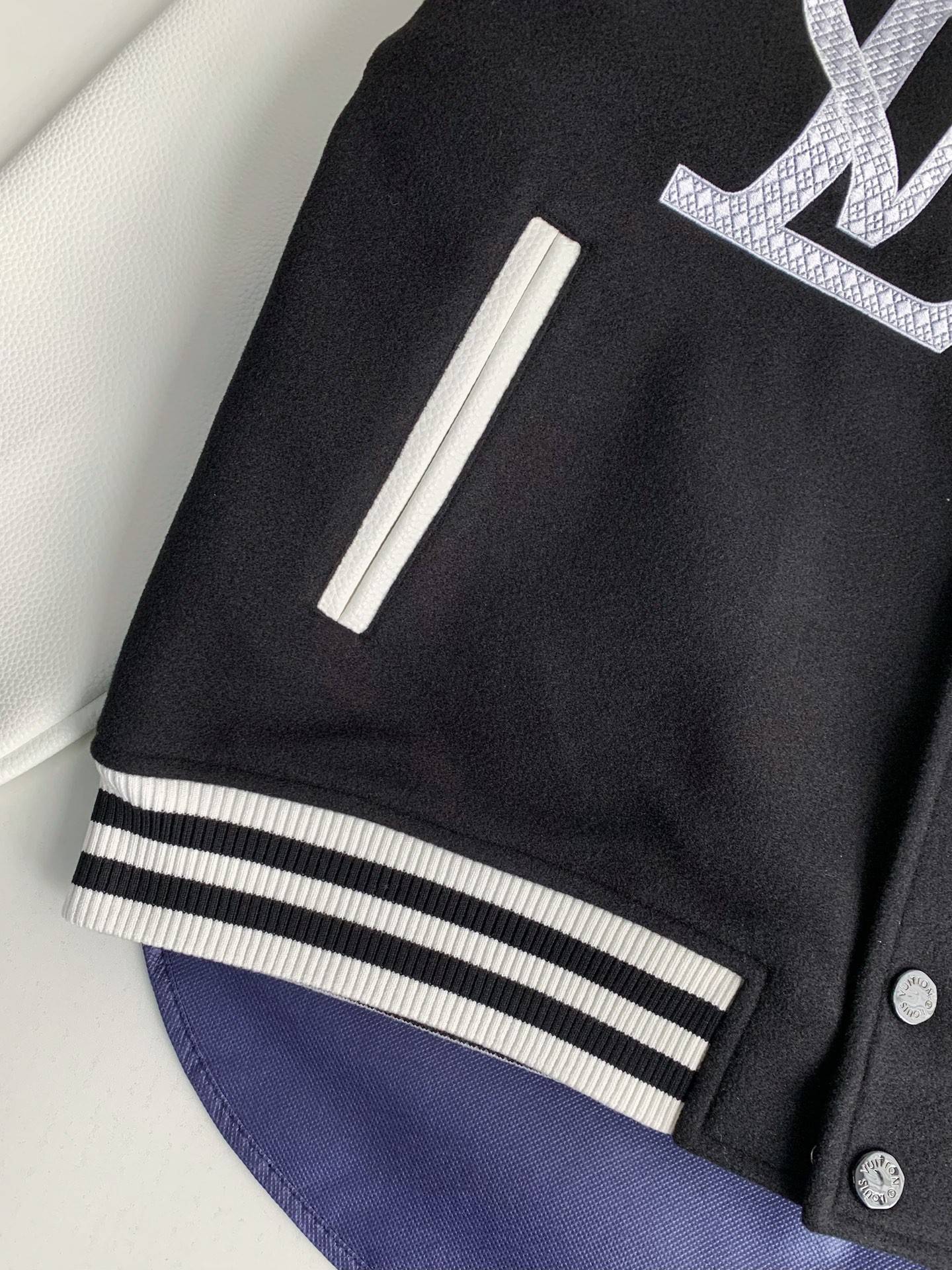 L0vis Vvtt0n  Jackets