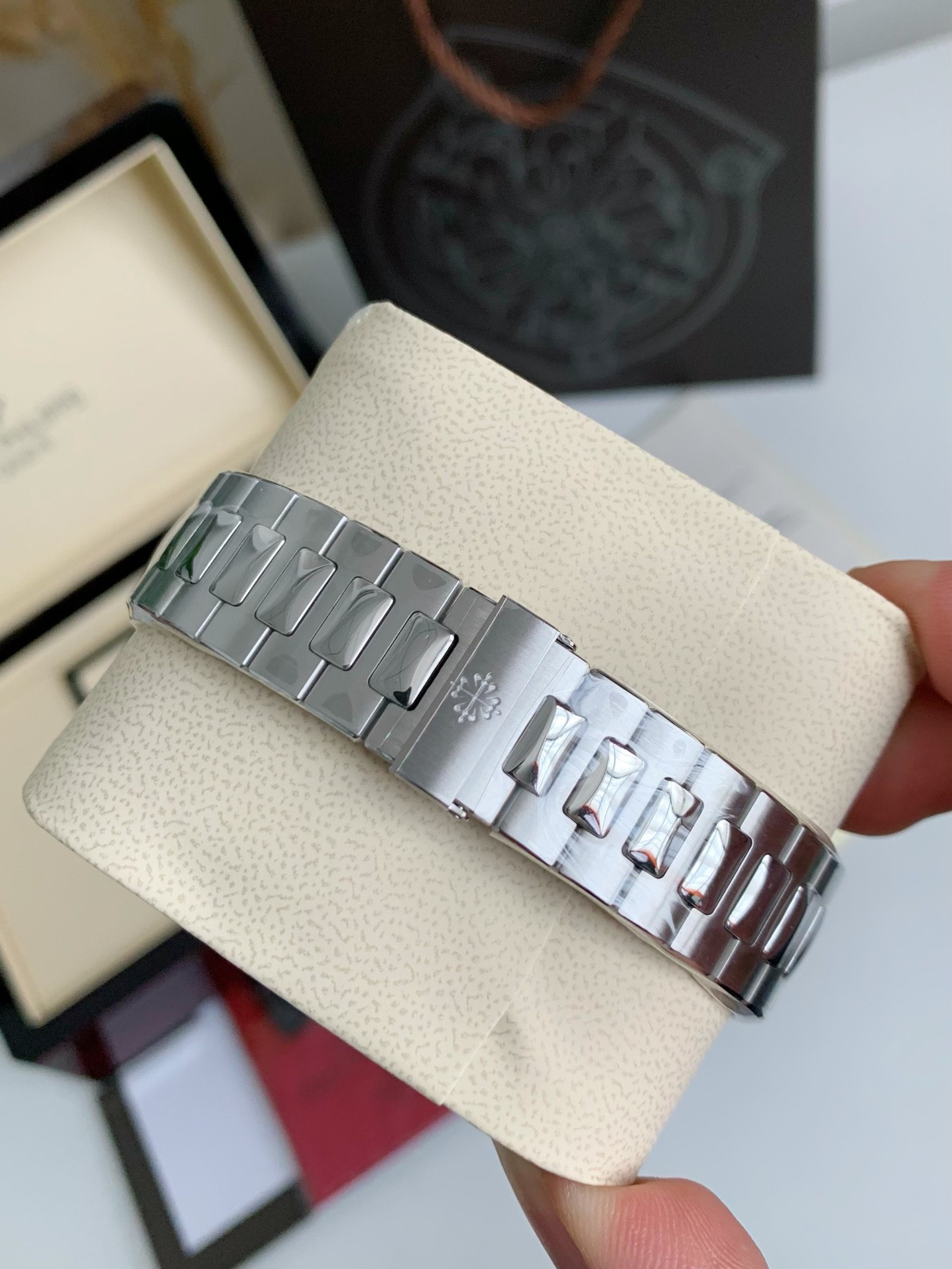 Pat*k Phi1i*pe 5726 series watch