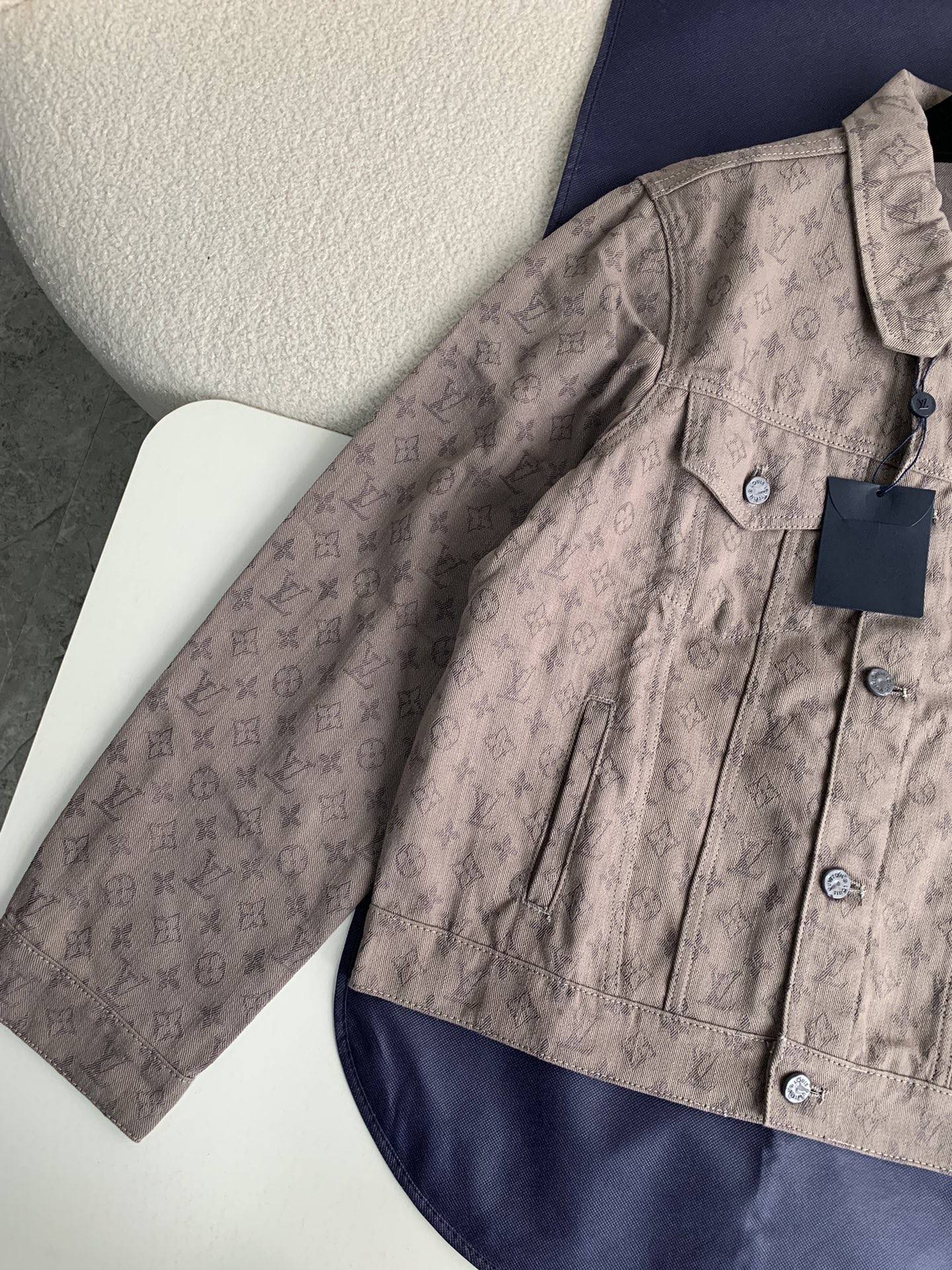 L0vis Vvtt0n  Jackets