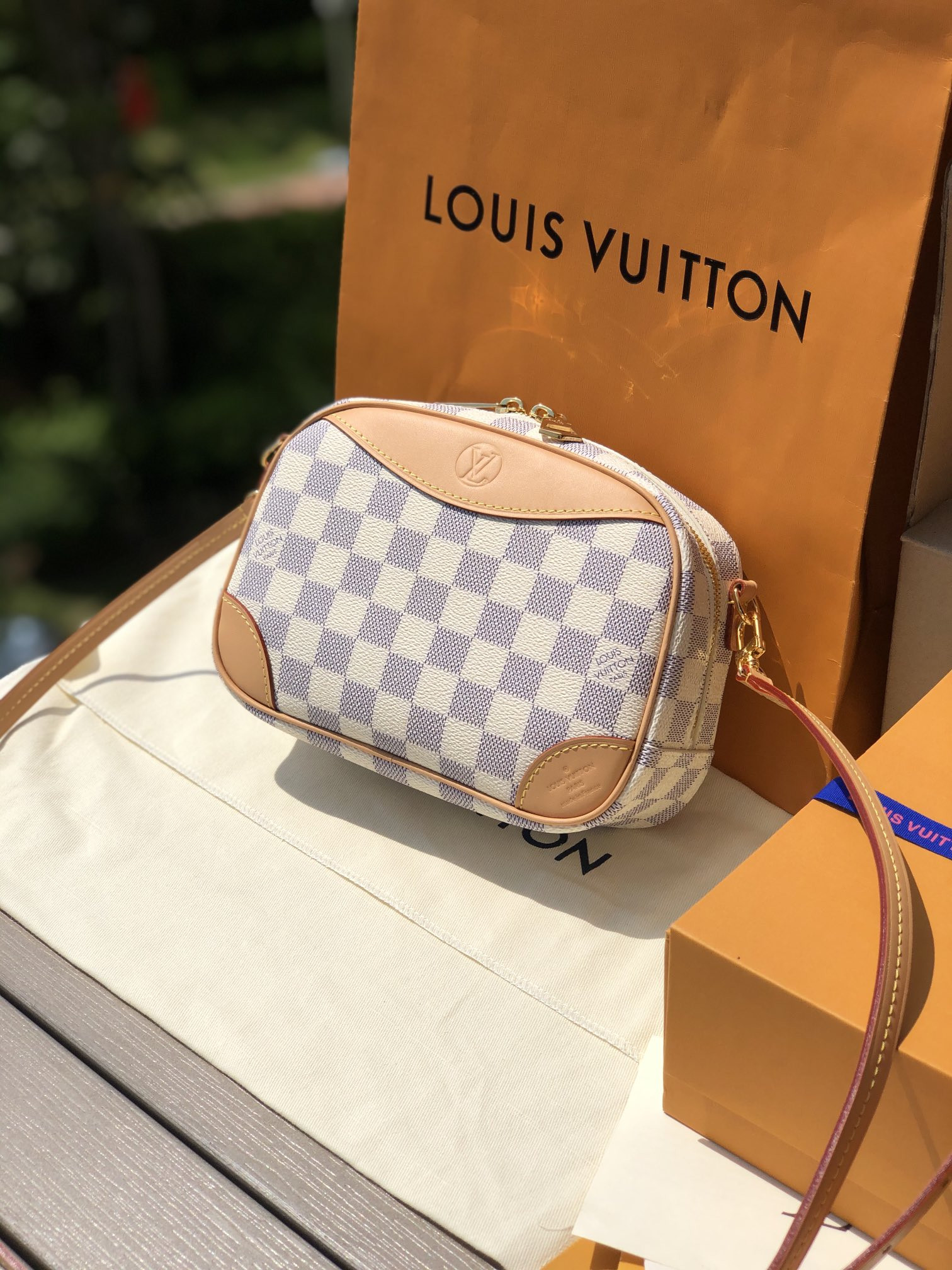 L0vis Vvtt0n Deauville Bag