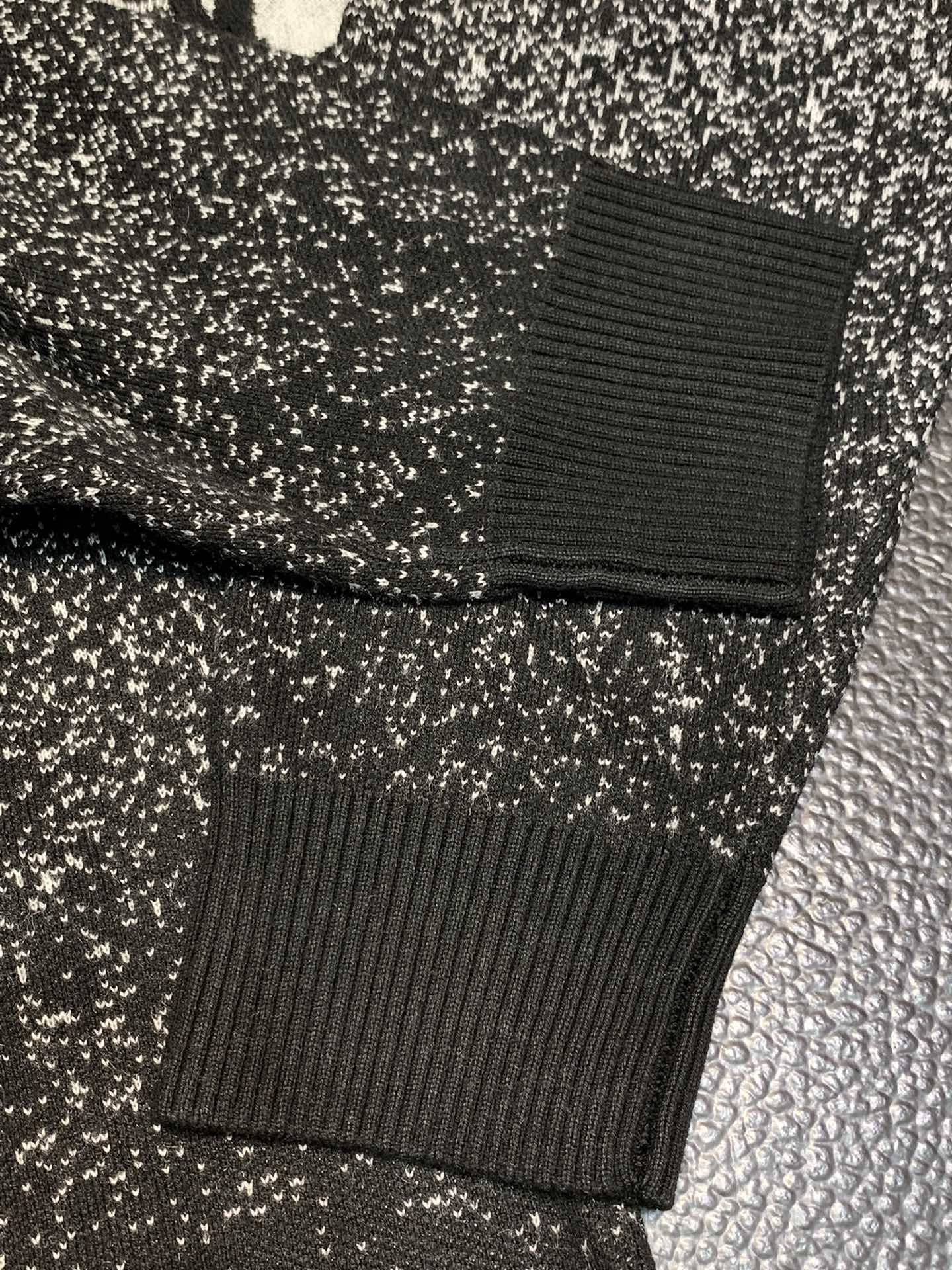 Ch*0me He**ts crew neck sweater