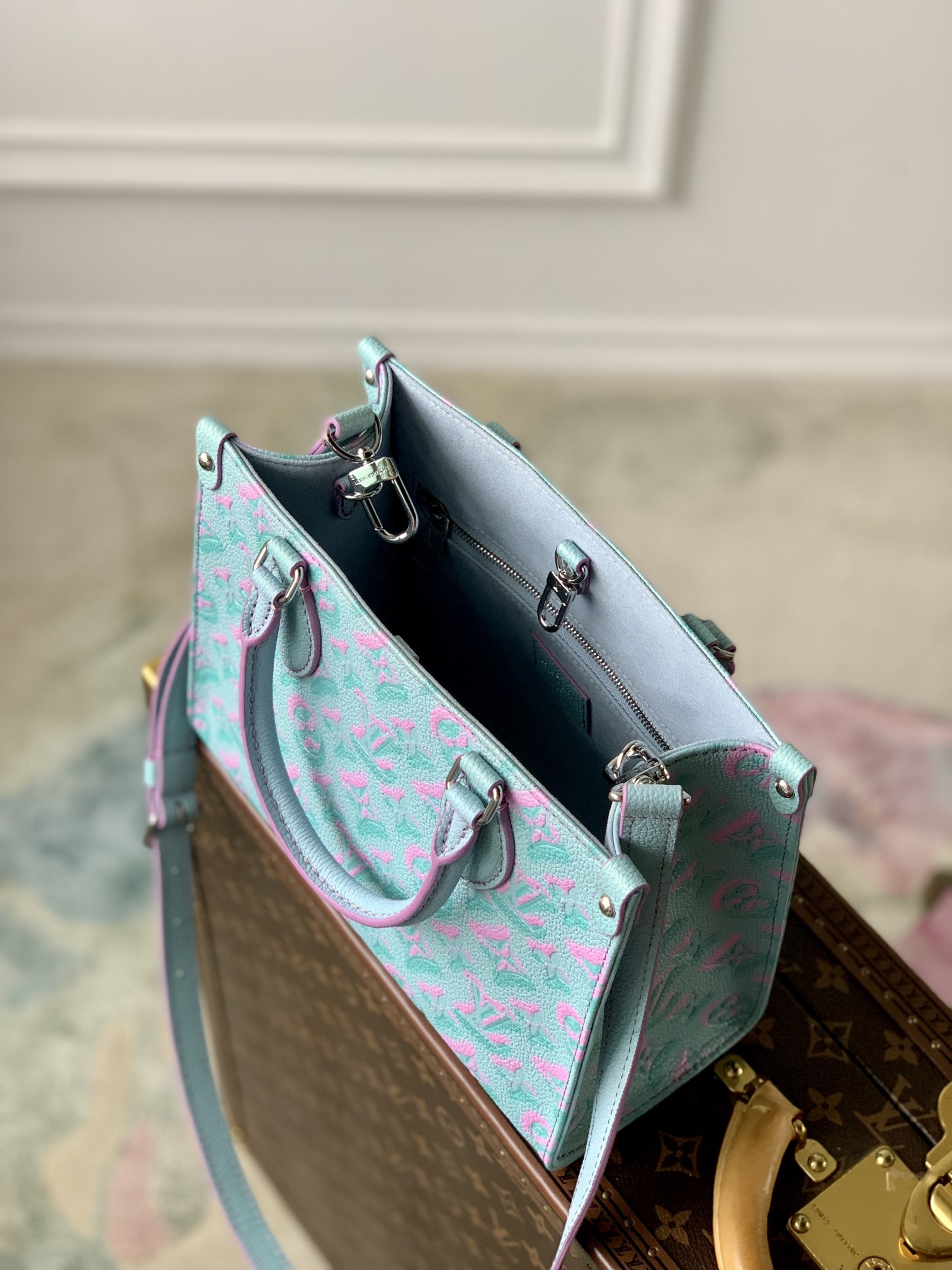 L0vis Vvtt0n Onthego Bag