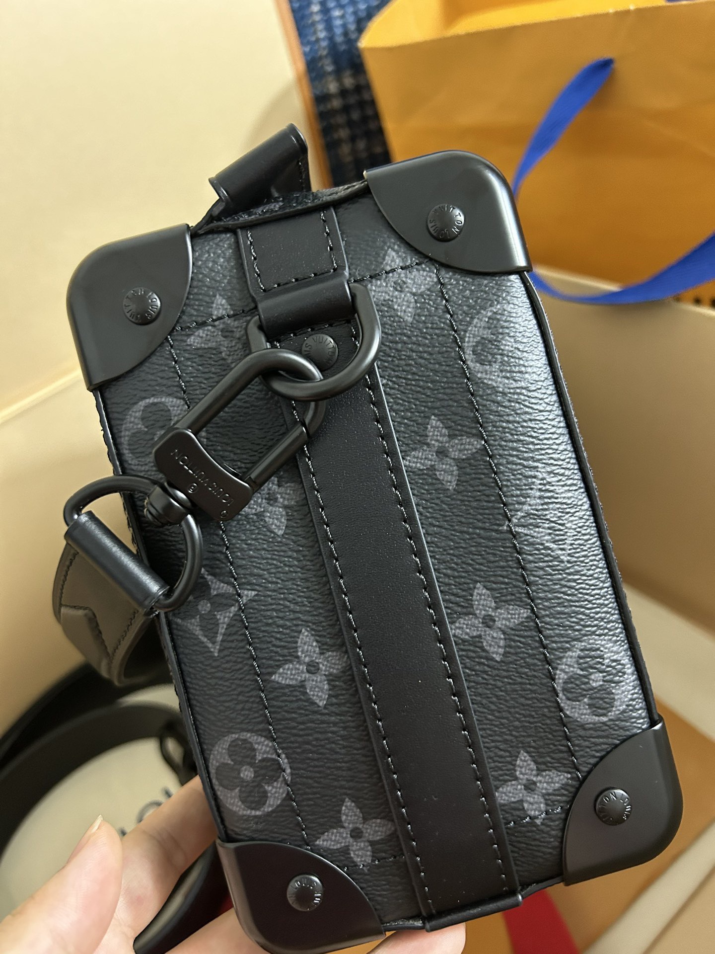 L*V SOUL TRUNK EAST WEST M11744