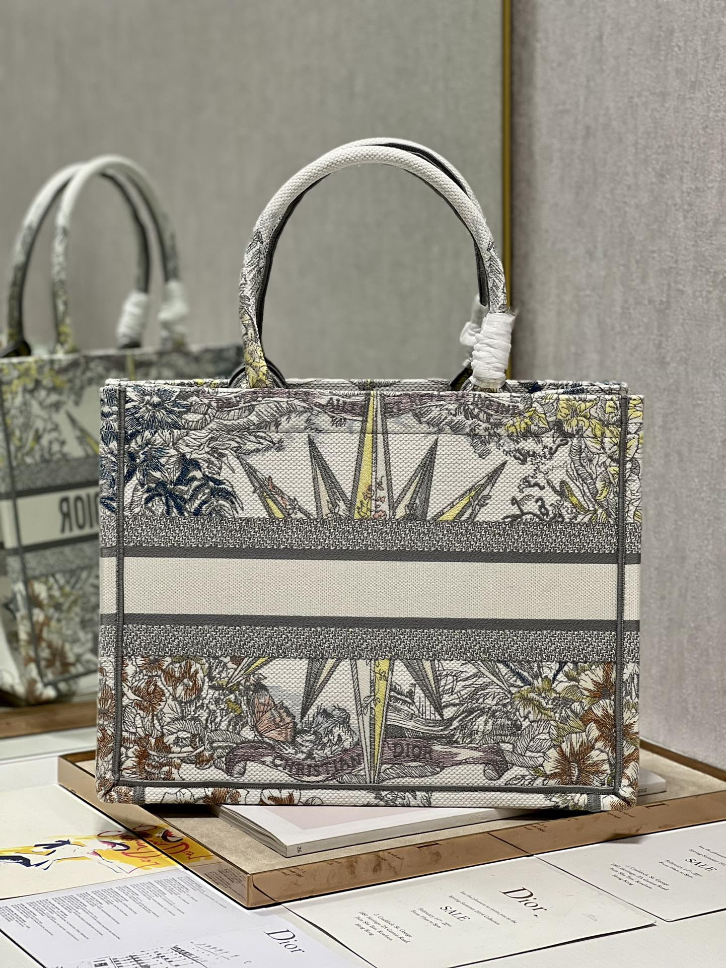 Medium D10r Book Tote