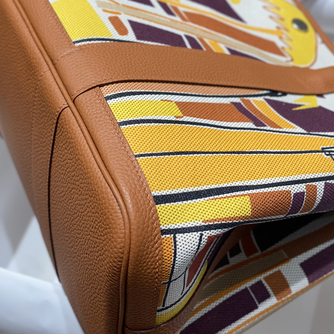 H**me5 painted graffiti French fjord imported original cowhide wax thread sewing master craft painted canvas 36*30cm