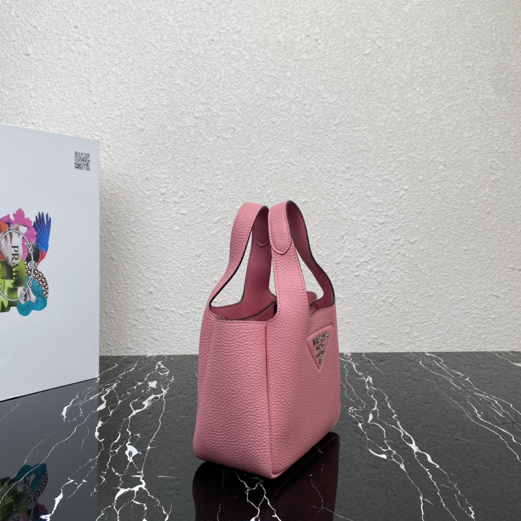 Pra*a Crochet Tote Bag