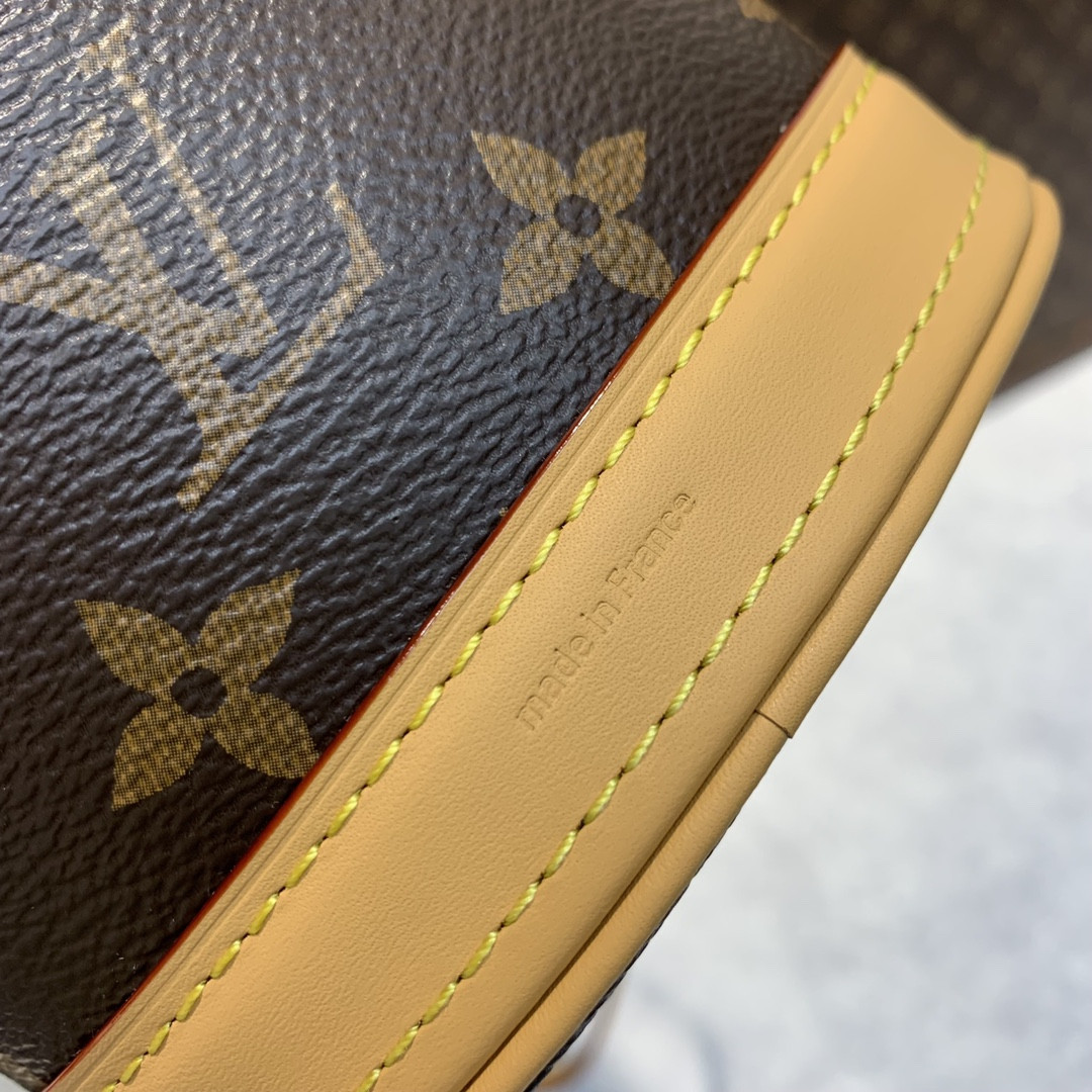 L0vis Vvtt0n Nano Bucket Bag